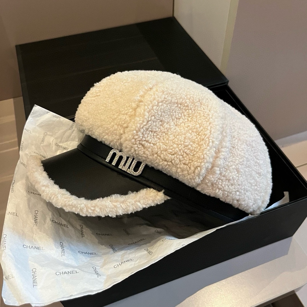 TOP Miu Miu Lamb Wool Painter's Hat - White