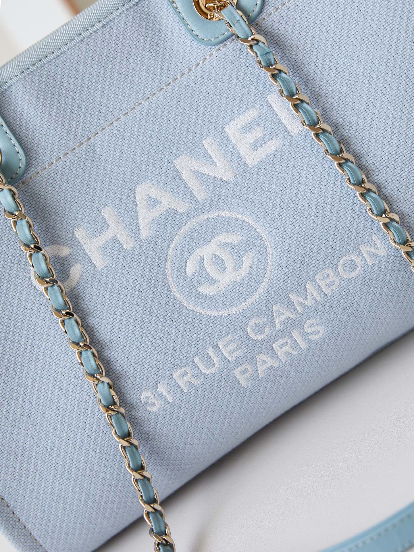 TOP CHANEL Deauville Tote Shopping Bag 33cm - Glacier Blue