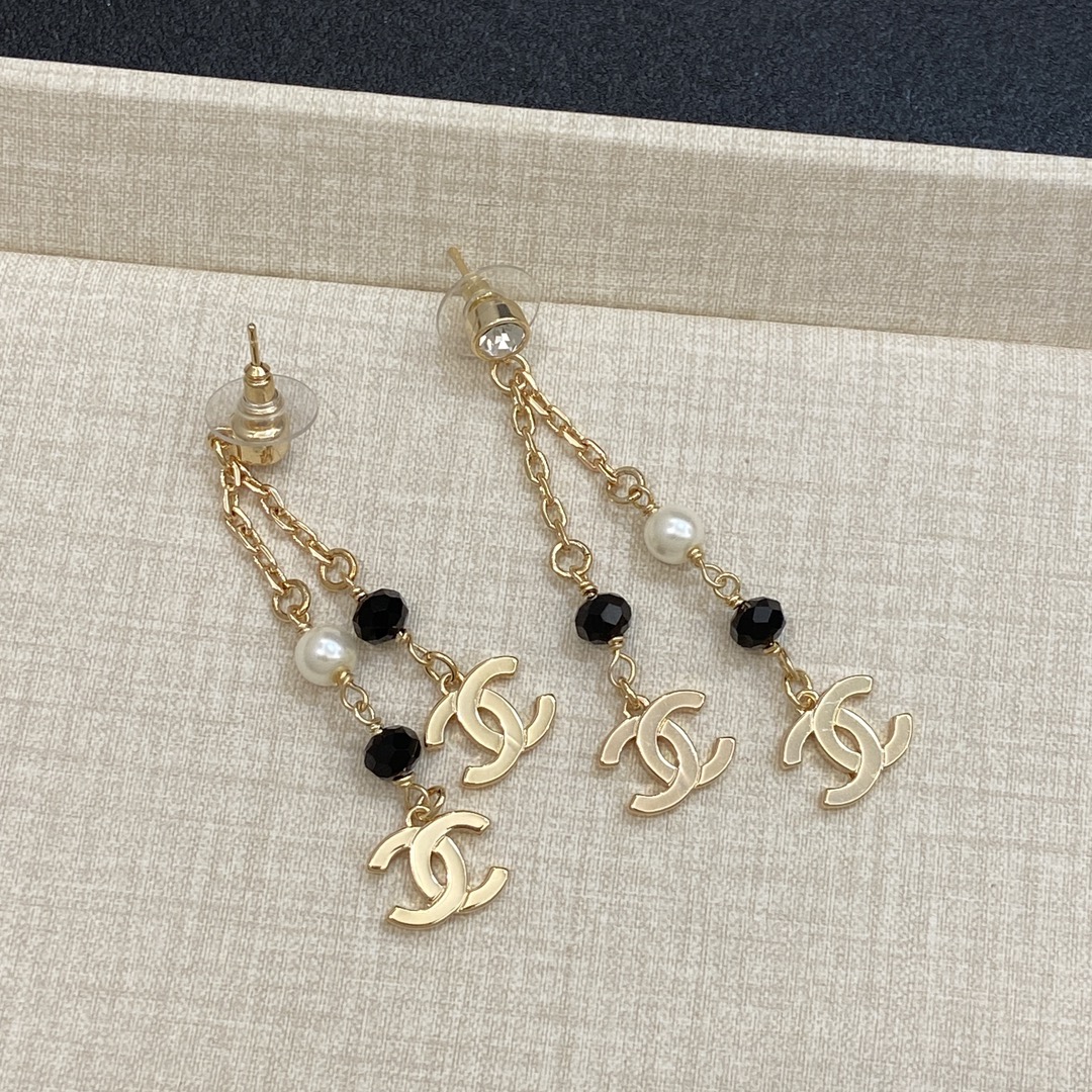 TOP CHANEL CC  Earrings- Gold