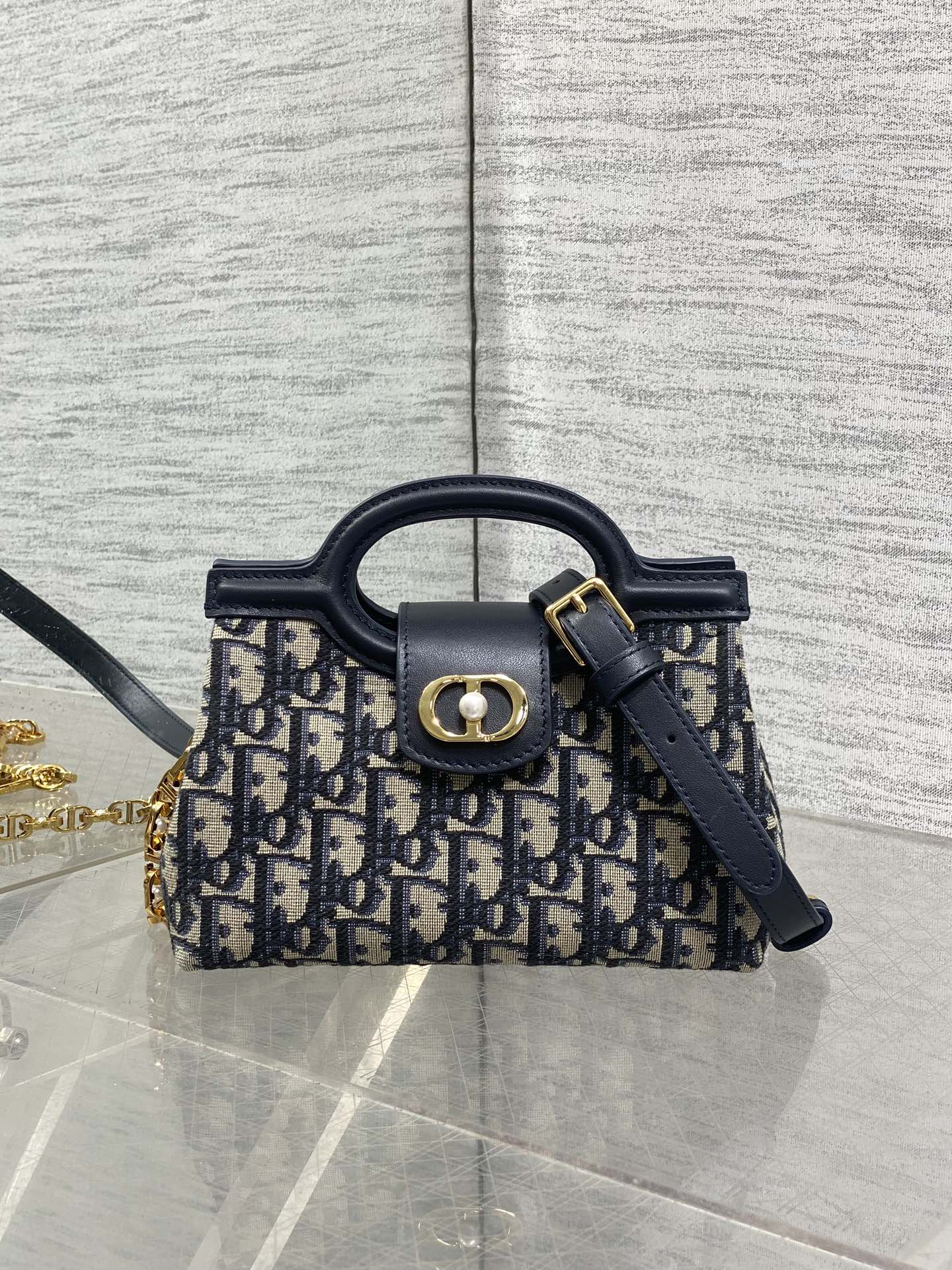TOP Christian Dior  Jolie Top Handle Bag 18.5 x 13 x 8.5 cm - Blue