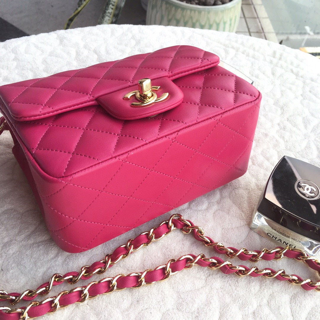TOP CHANEL Classic Flap Bag Quilted Mini 18 cm - Pink & GHW