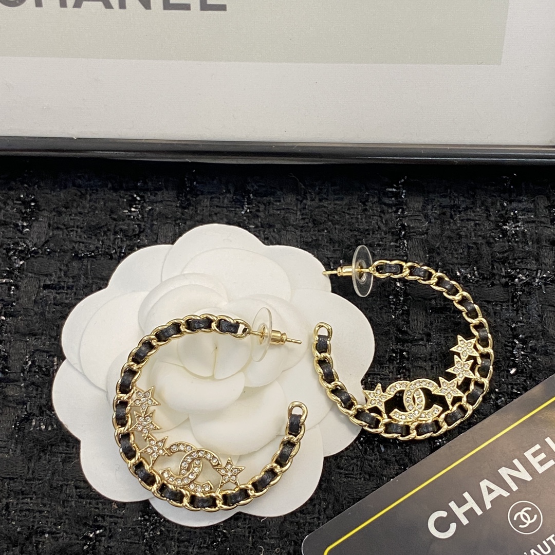 TOP CHANEL Double C Pierced Leather Star Earrings - Gold