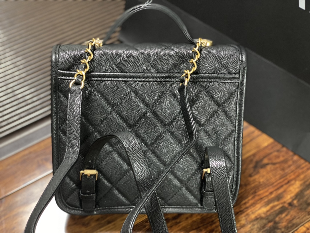 TOP CHANEL Backpack Calfskin 19.5x22x7cm - Black&GHW