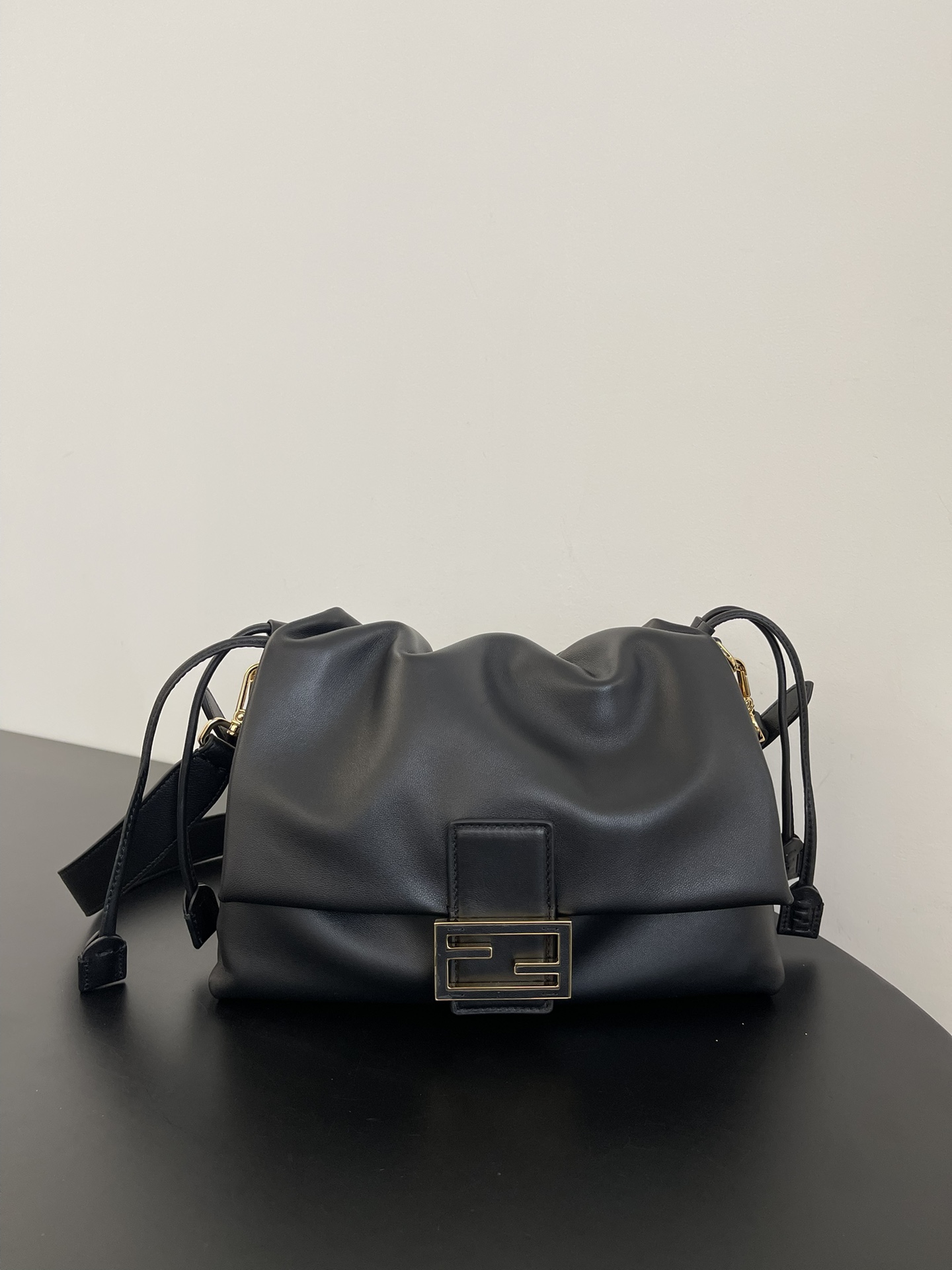 TOP FENDI Mamma Baguette Bag 26.5x8.5x18cm - Black