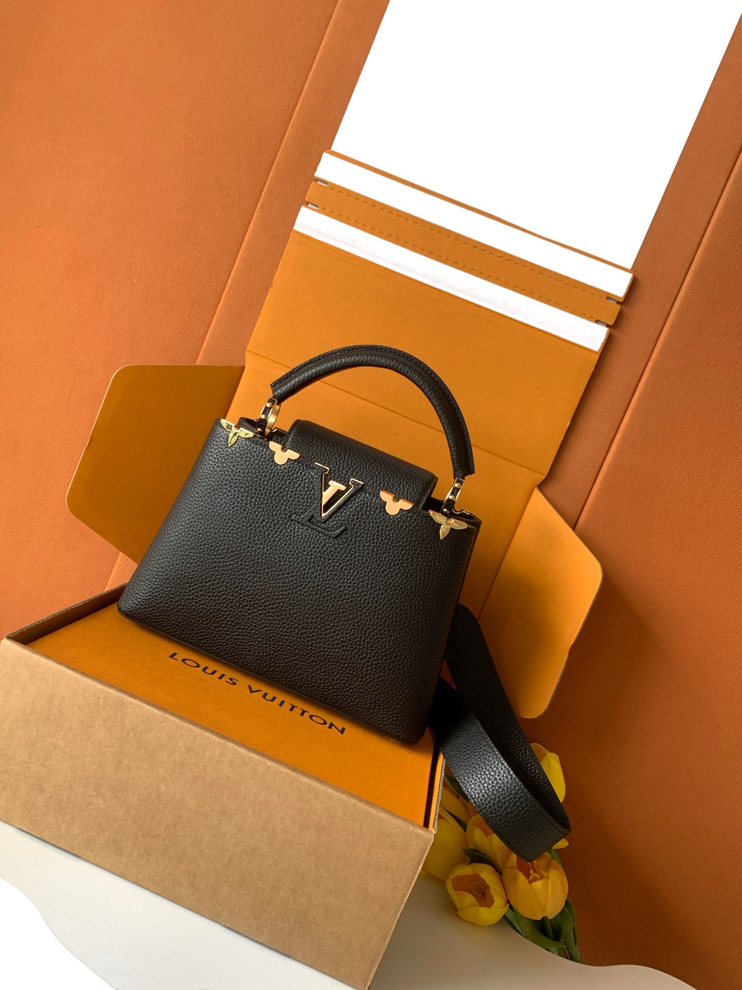 TOP Louis Vuitton LV Capucines Bag 27cm - Black