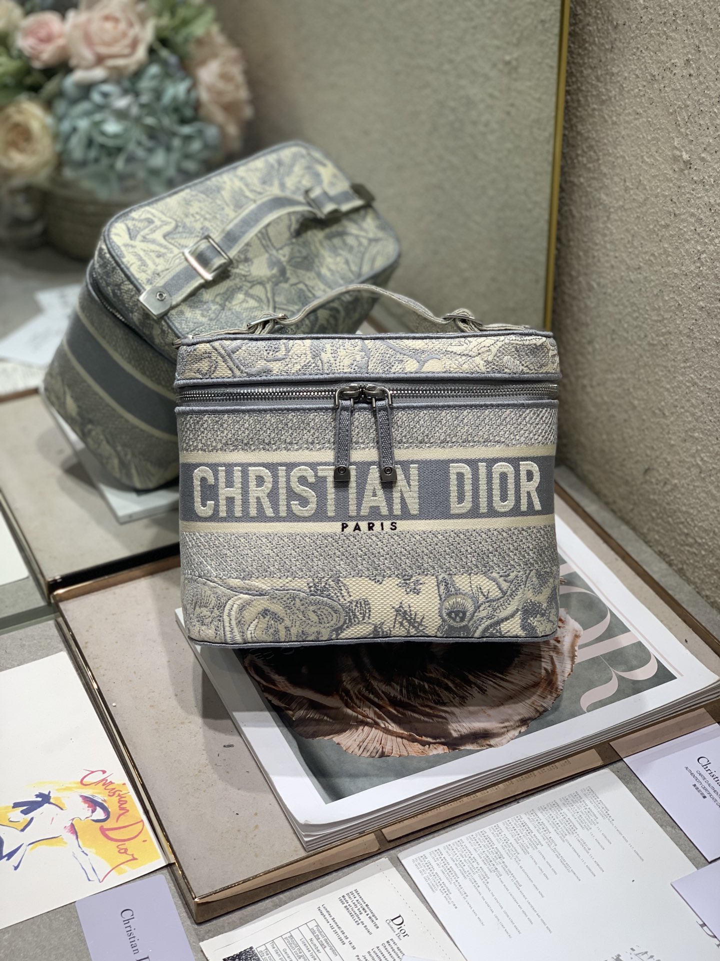 TOP Christian Dior Embroidered Makeup Bags - 25x15x14cm - 2 Colors