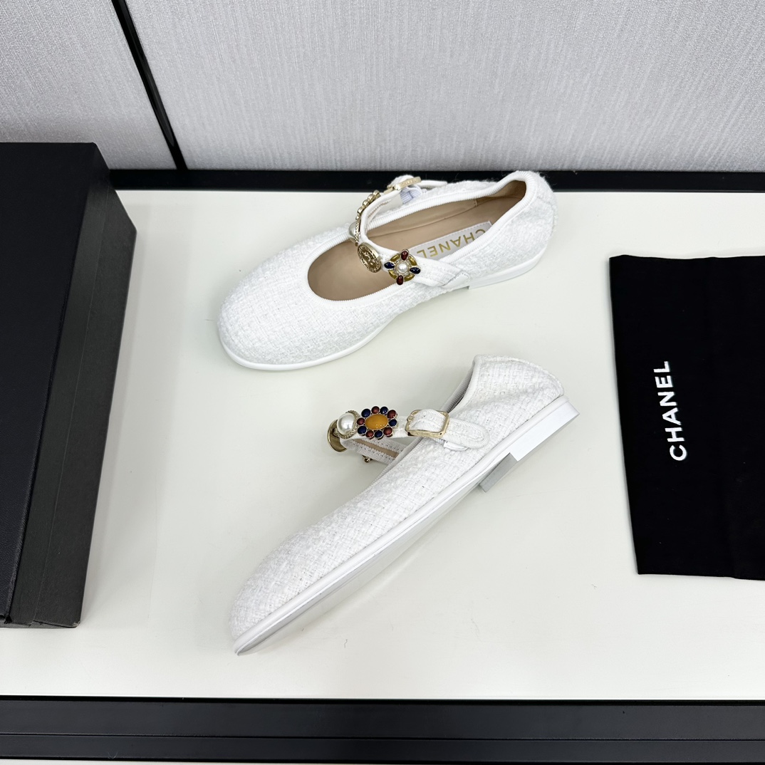 TOP CHANEL Tweed Crystal Flats - 7 Color