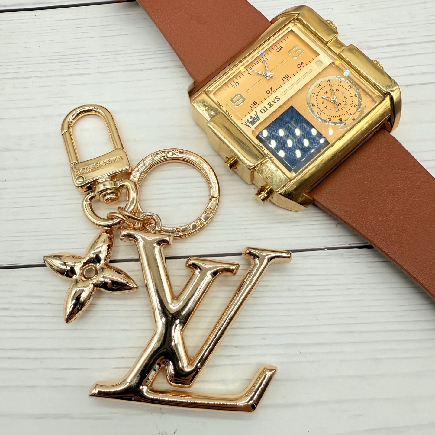 TOP Louis Vuitton LV  Key Chain-Gold