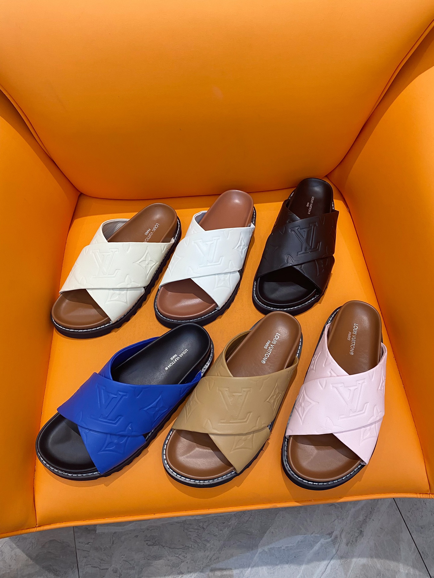 TOP Louis Vuitton LV Cross Slippers - 6 Color