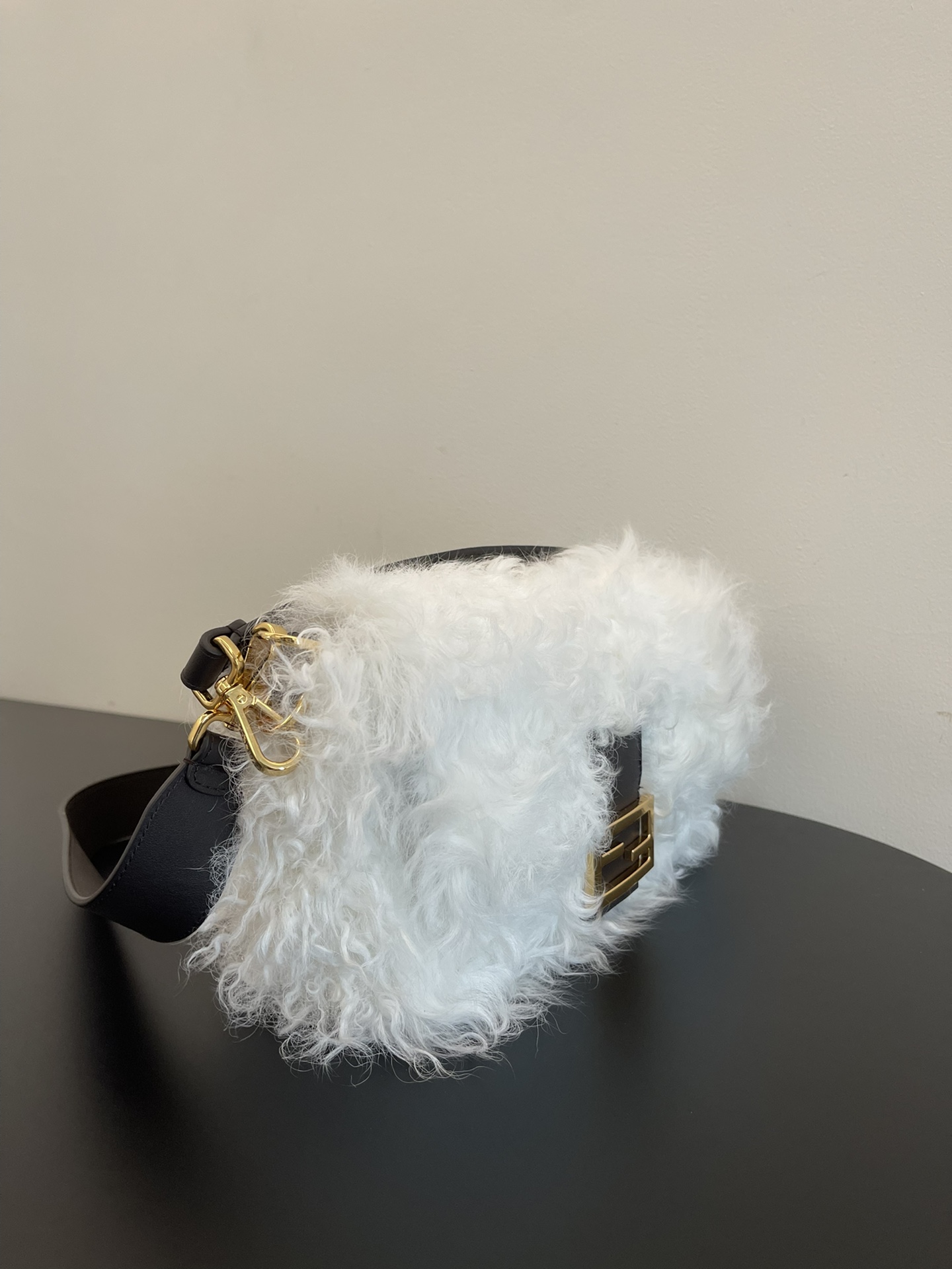 TOP FENDI White Rolled Wool Baguette Bags - 27×15×6cm - White&GHW