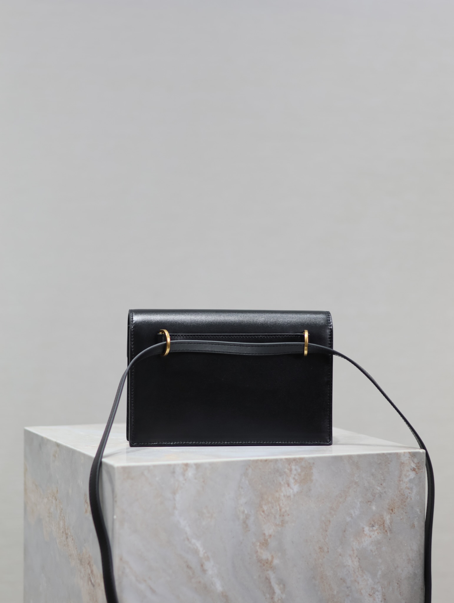 TOP Yves Saint Laurent YSL Cassandre-plaque Envelope Belt Bag Calfskin 19x12x3.5cm - Black&GWH