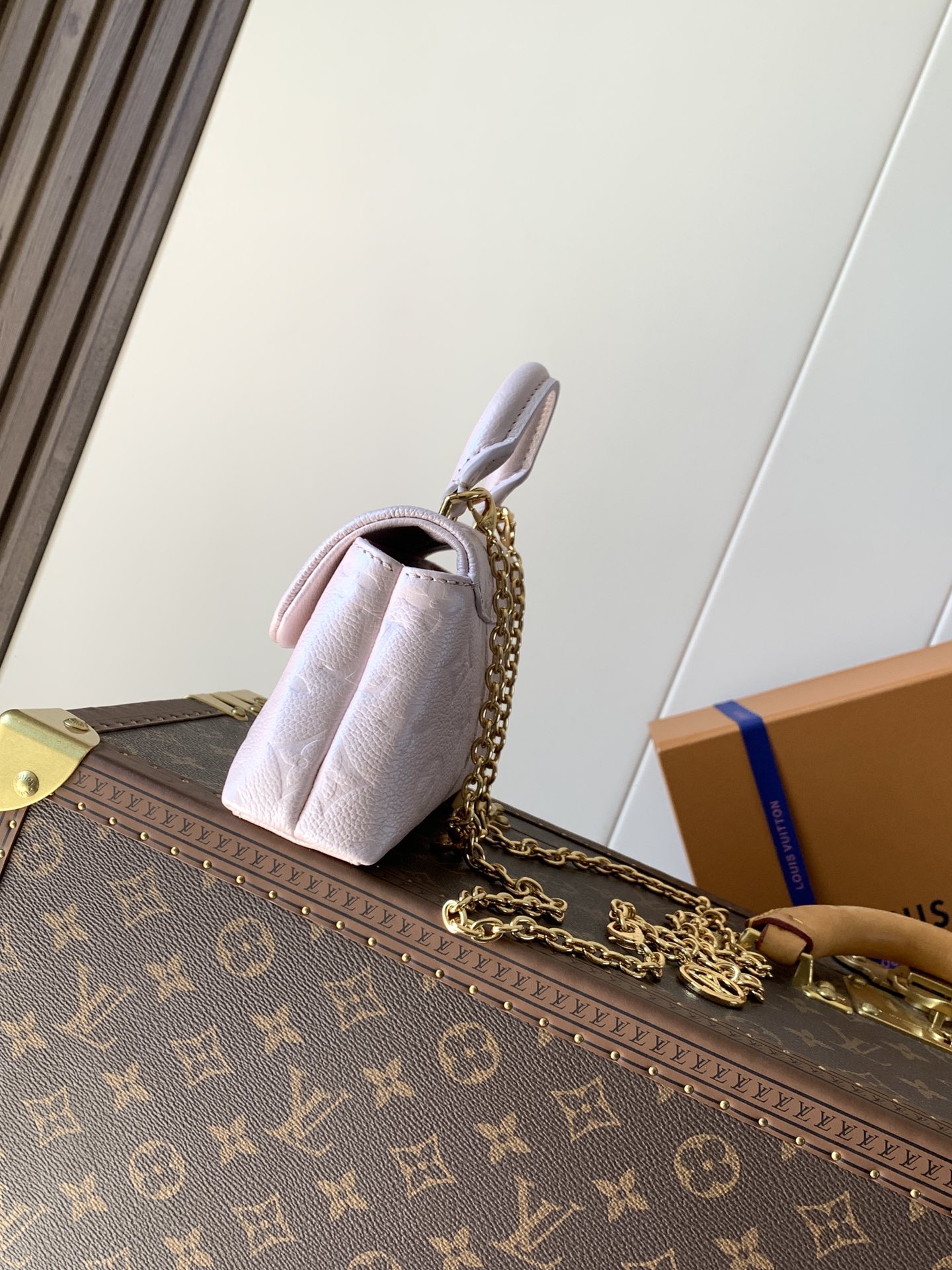 TOP Louis Vuitton LV Nano Madeleine Bag Monogram Empreinte Leather 21× 12.5 × 6cm - Pearl Pink