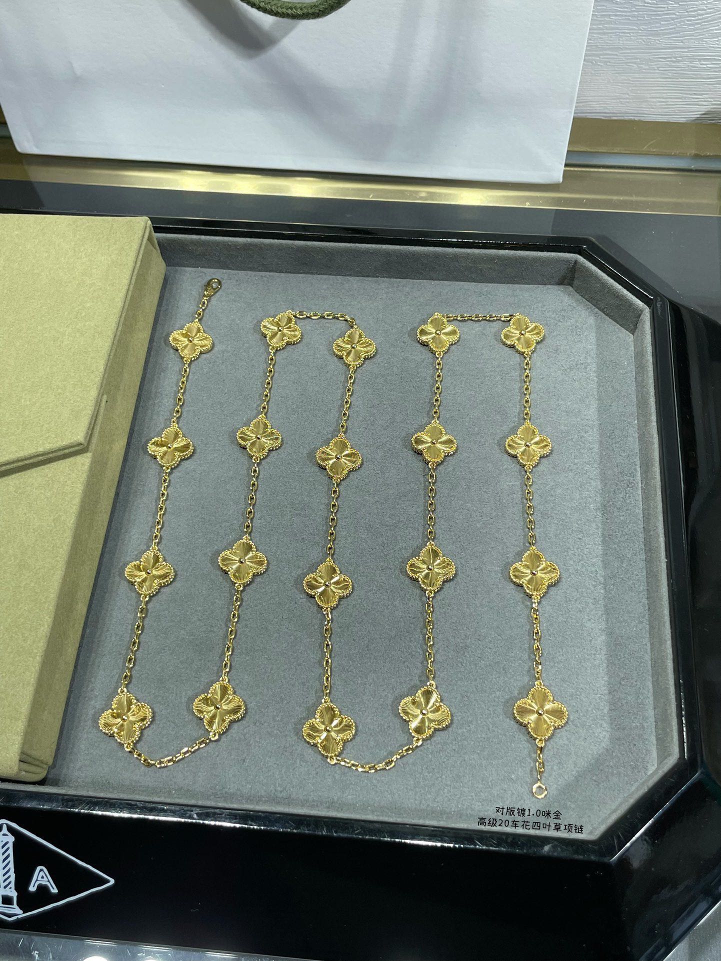 TOP Van Cleef & Arpels Long Necklace with Flowers -2 Colors