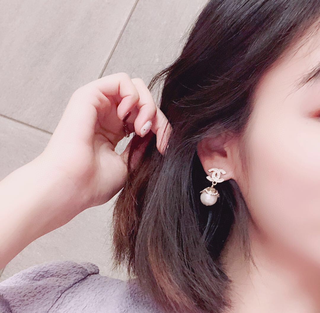 TOP CHANEL Double C Pearl Earrings