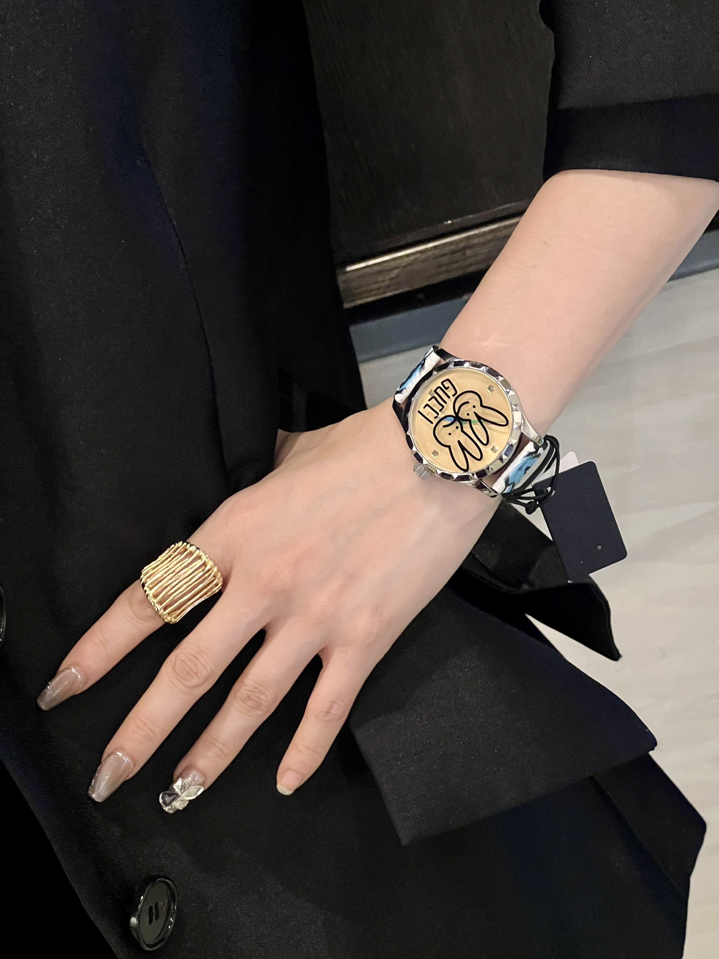 TOP GUCCI G-Timeless Series W Bowl Watch 38 mm