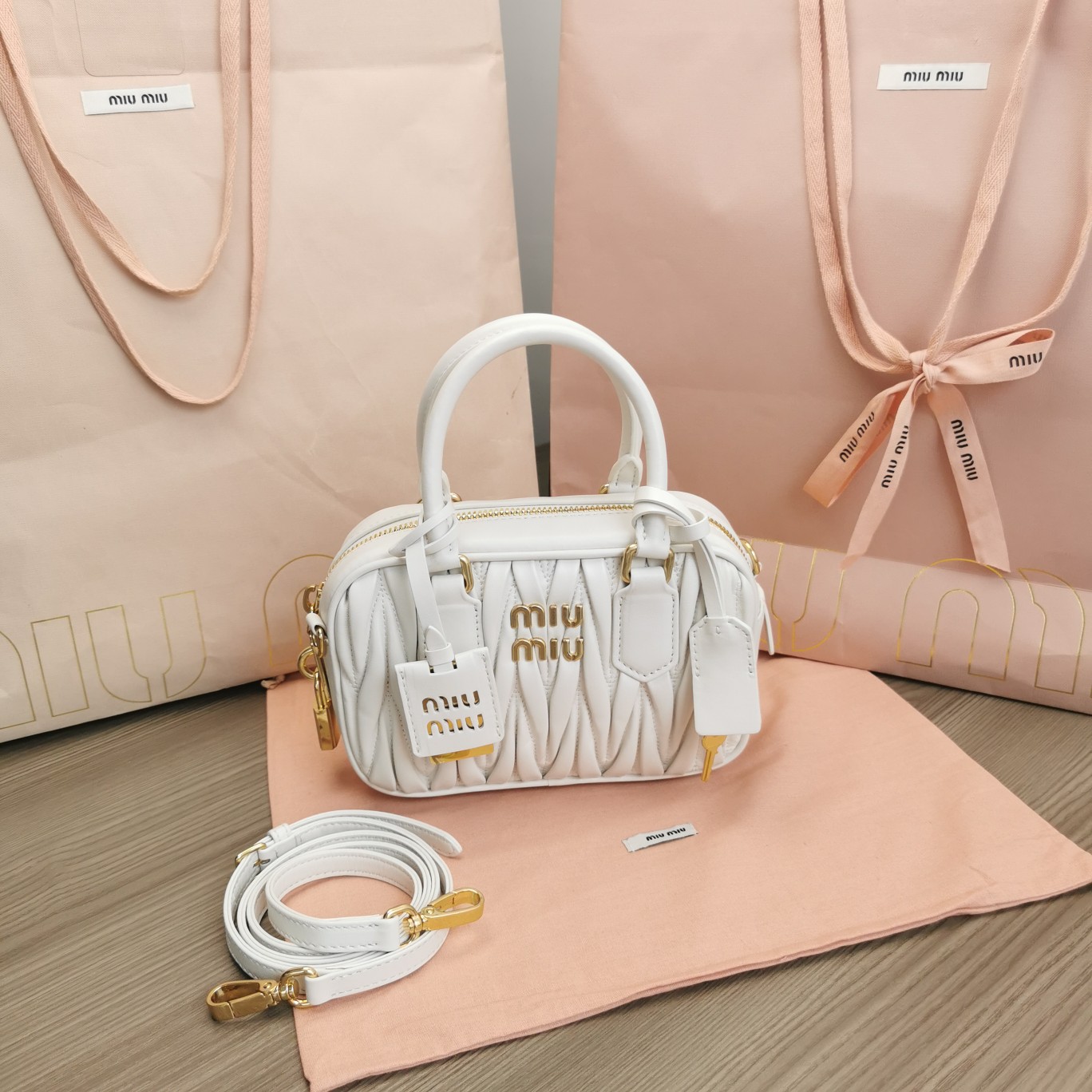 TOP Miu Miu Too Pretty Bowling Bag Lambskin 19X13X6CM - 7 Color