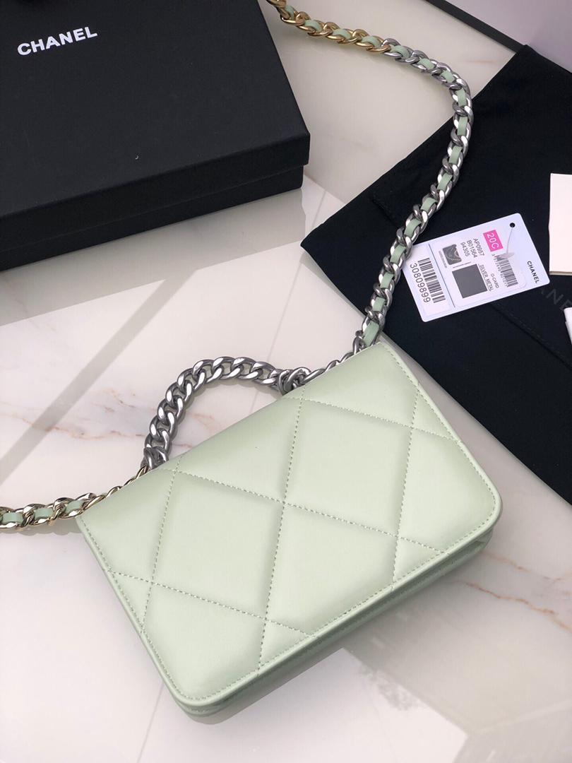 TOP CHANEL 19 WOC Bag - Light Mint Silver Buckle
