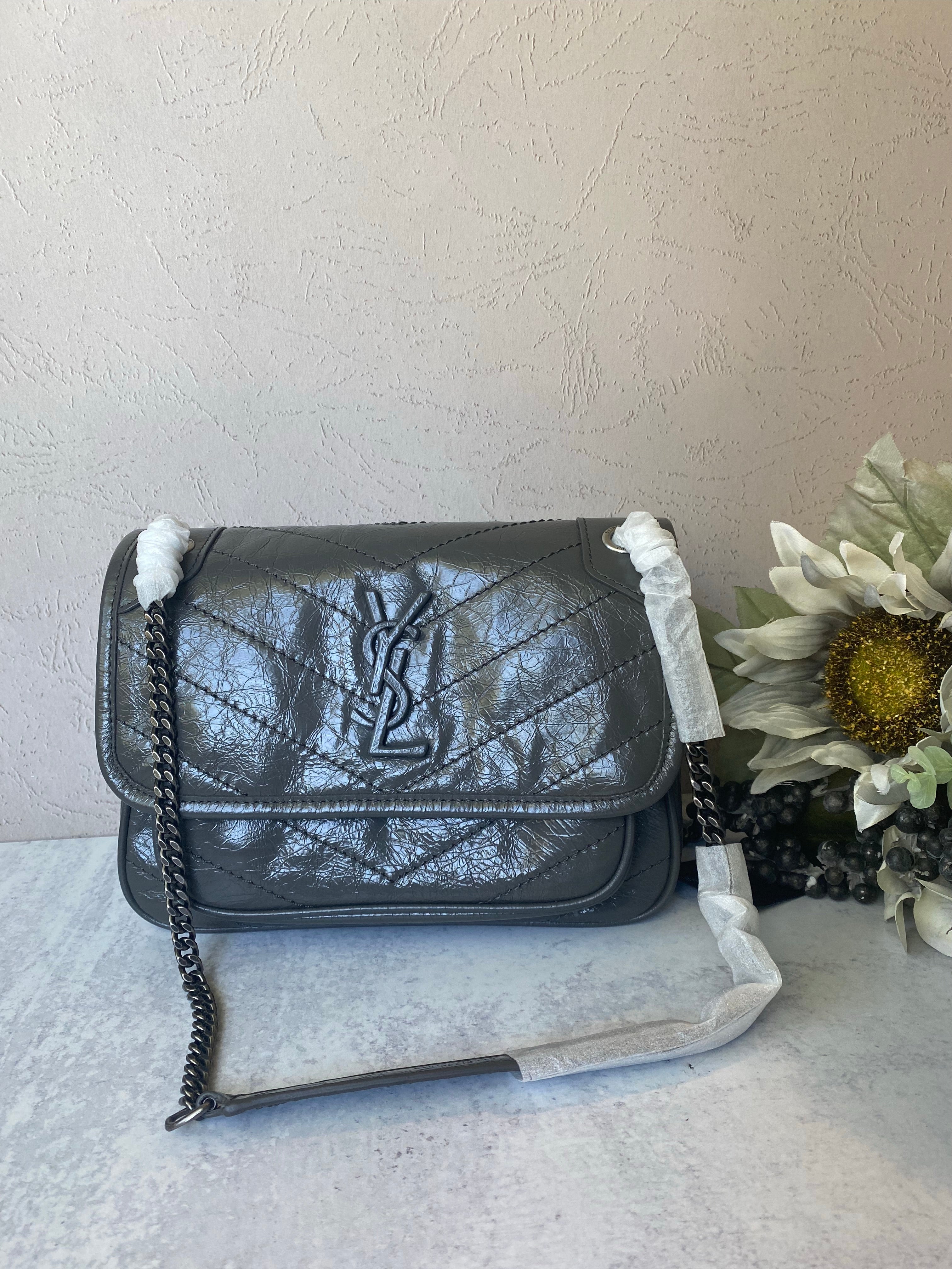 TOP Yves Saint Laurent YSL Nikki Small Wrinkle Bag - Dark Grey