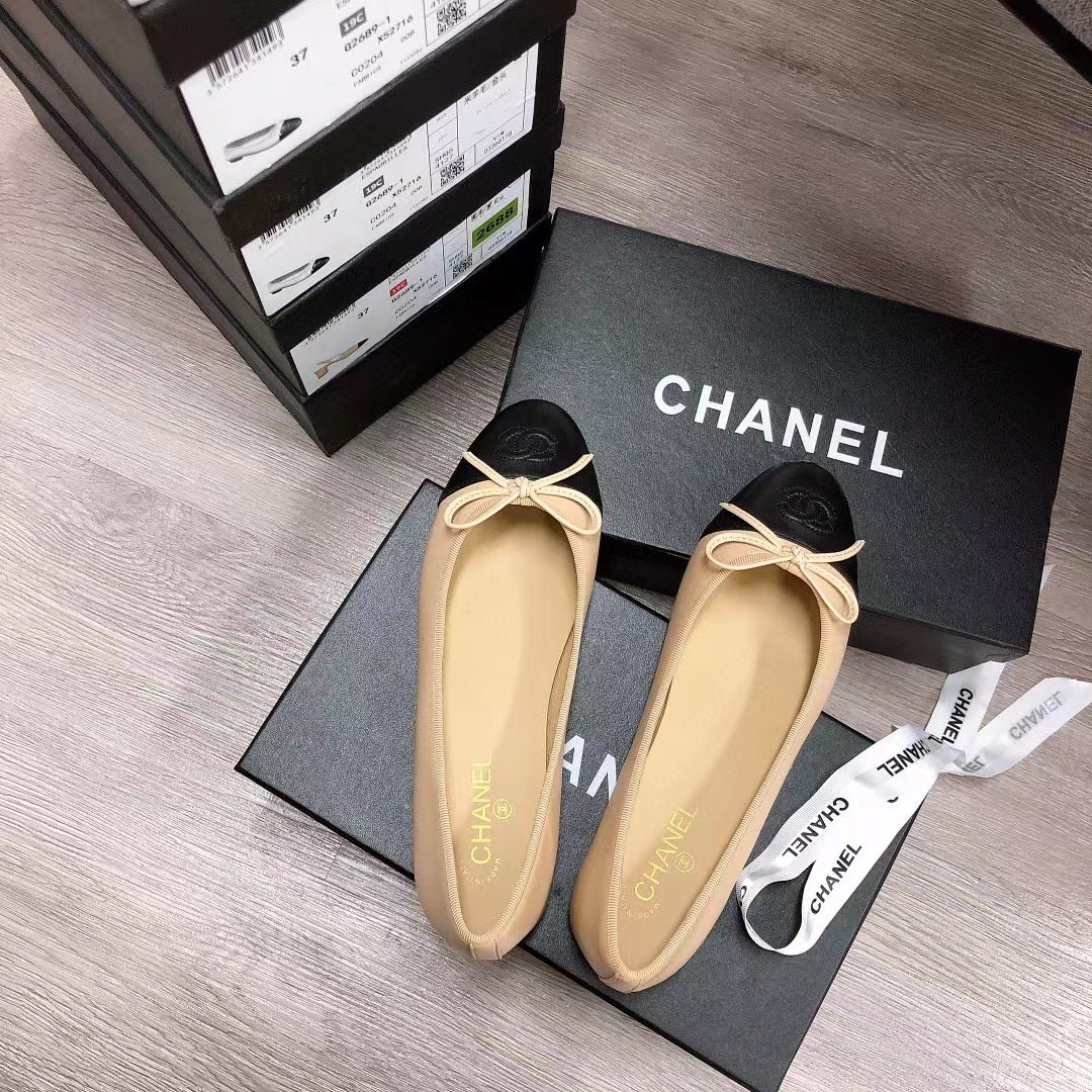 TOP CHANEL Flat Shoes - beige