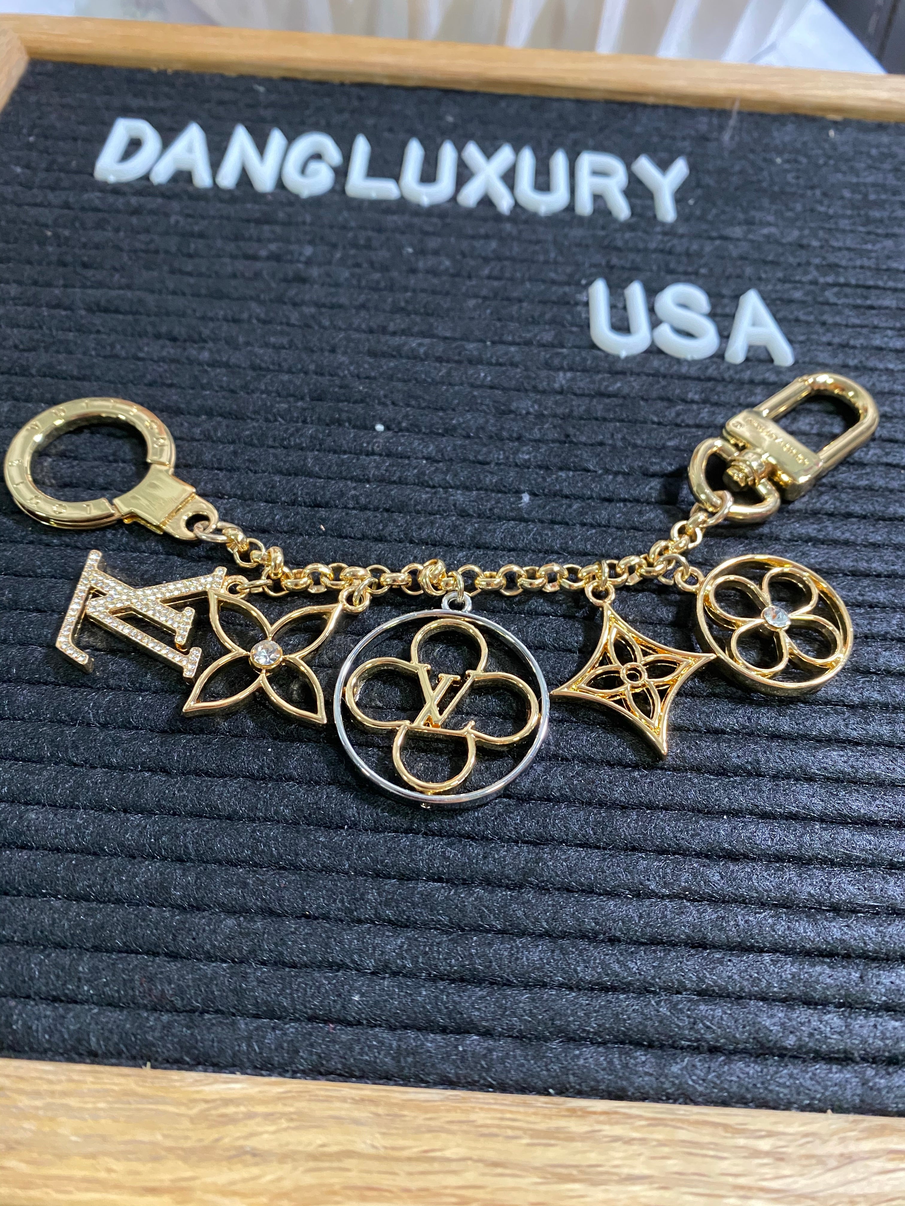 TOP Louis Vuitton LV Cruise Flower Finesse Chain Bag Charm