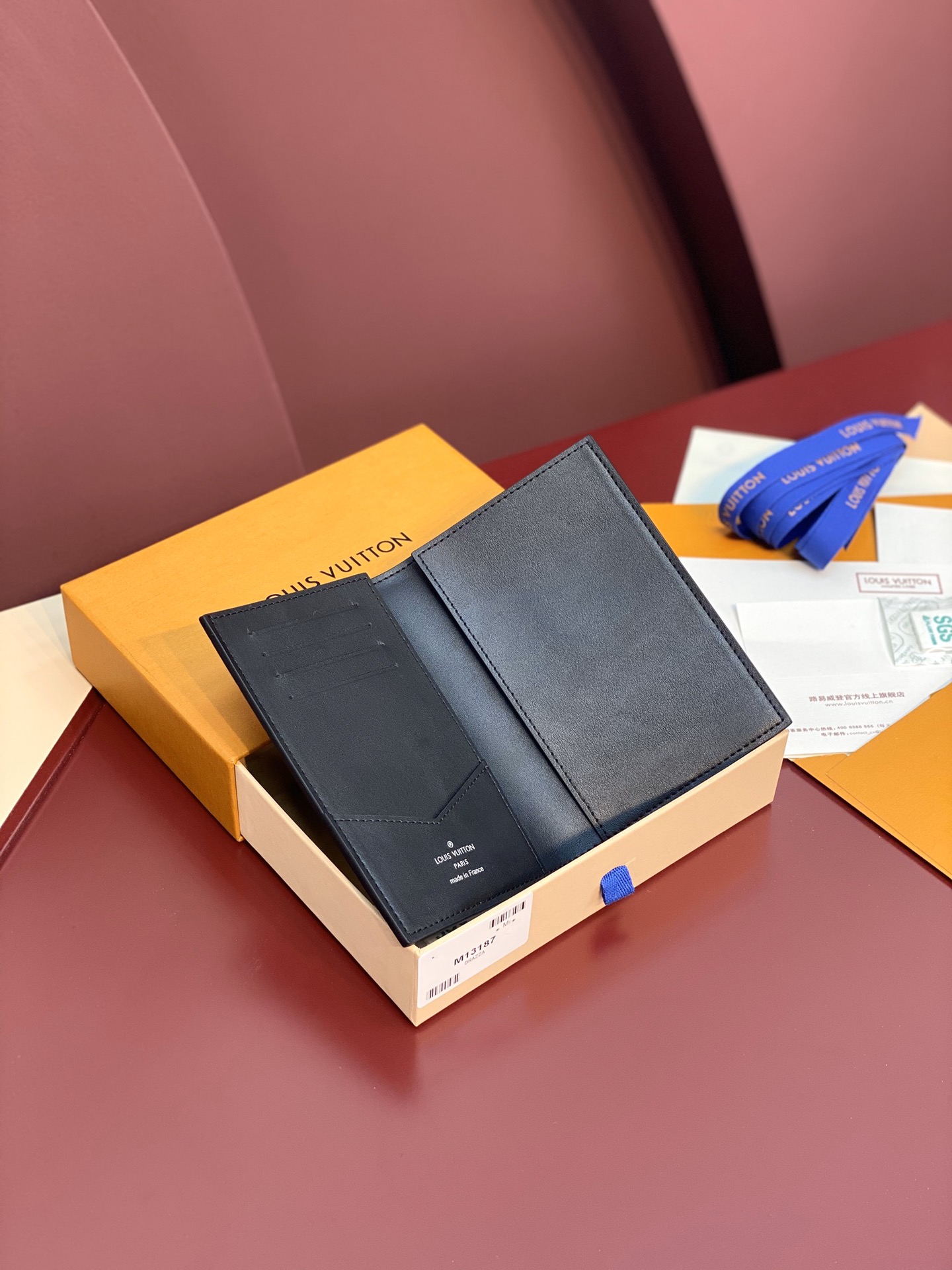 TOP Louis Vuitton LV Aerogram Wallet Monogram Shadow Embossed Leather 14X10x2.5cm - Black