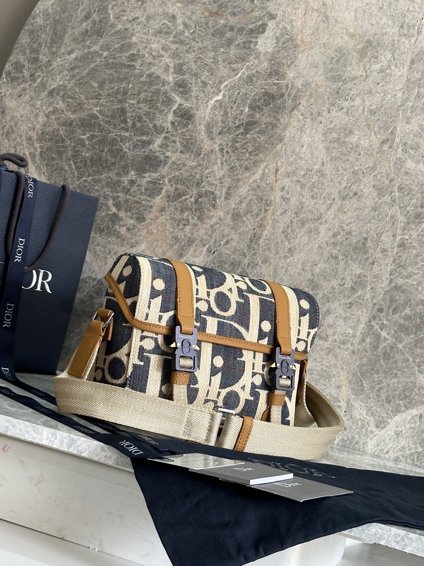 TOP Christian Dior Hit The Road Messenger Bag 24x18x8cm - Blue and Beige