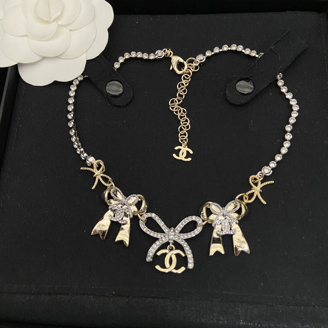 TOP CHANEL  Necklace - Gold