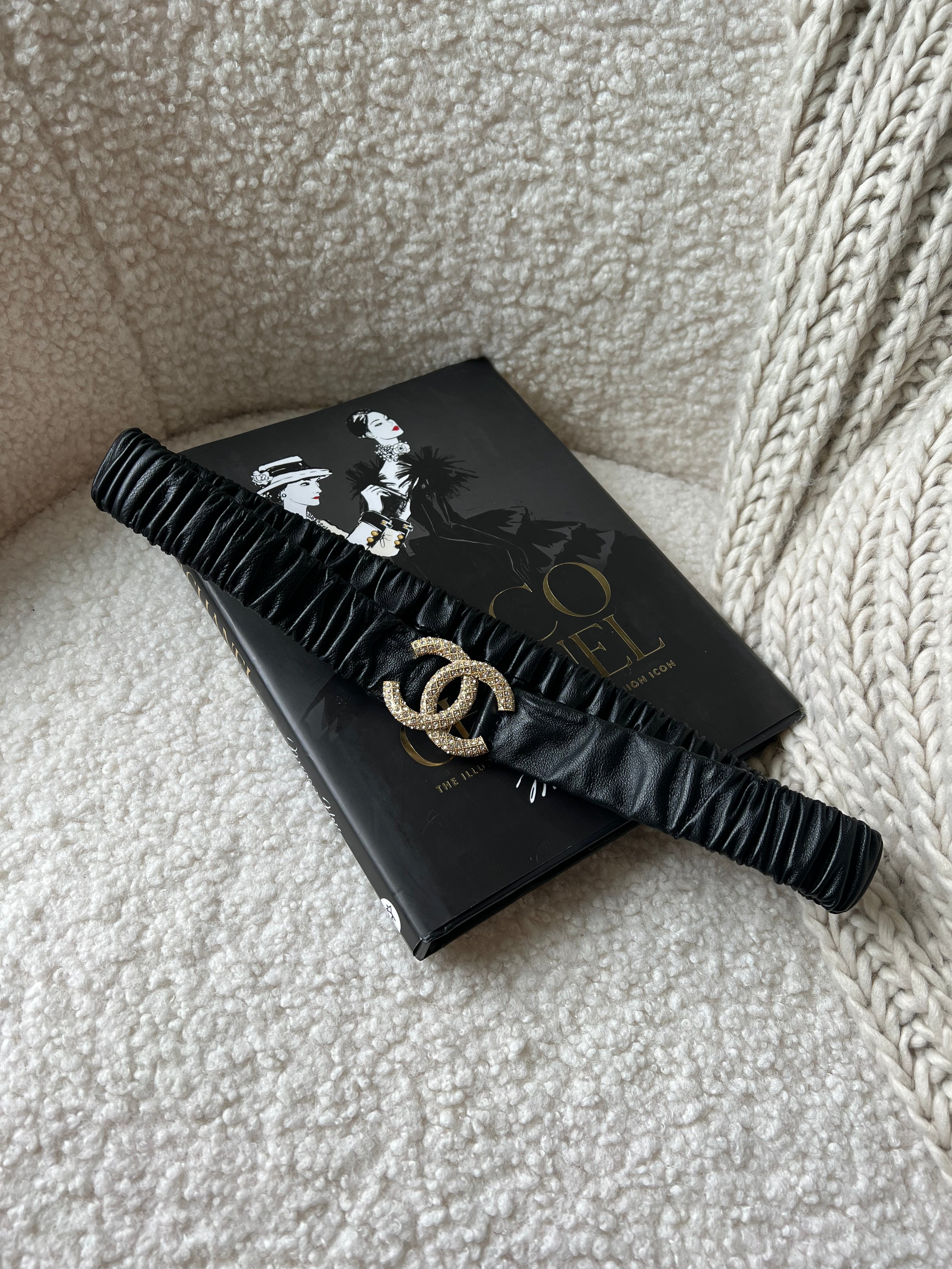 TOP CHANEL Belt Stretching Waist Stones Logo - Black
