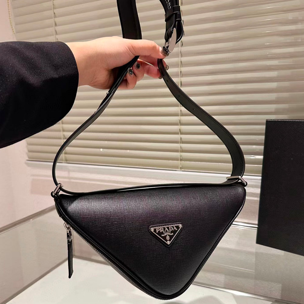 Prada Saffiano Triangle Waist Bag（Replica）