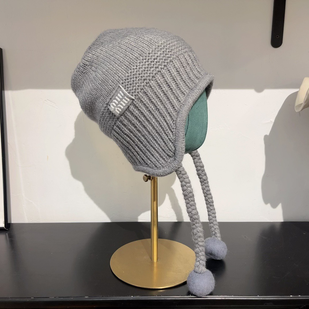 TOP Miu Miu Knitted Hat - 2 Colors