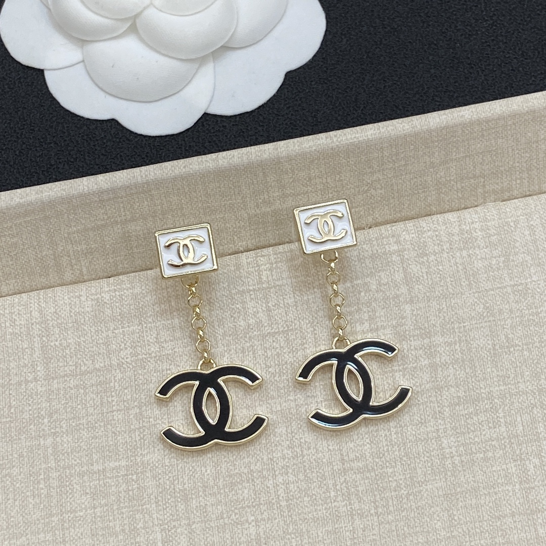 TOP CHANEL CC Earrings - Gold