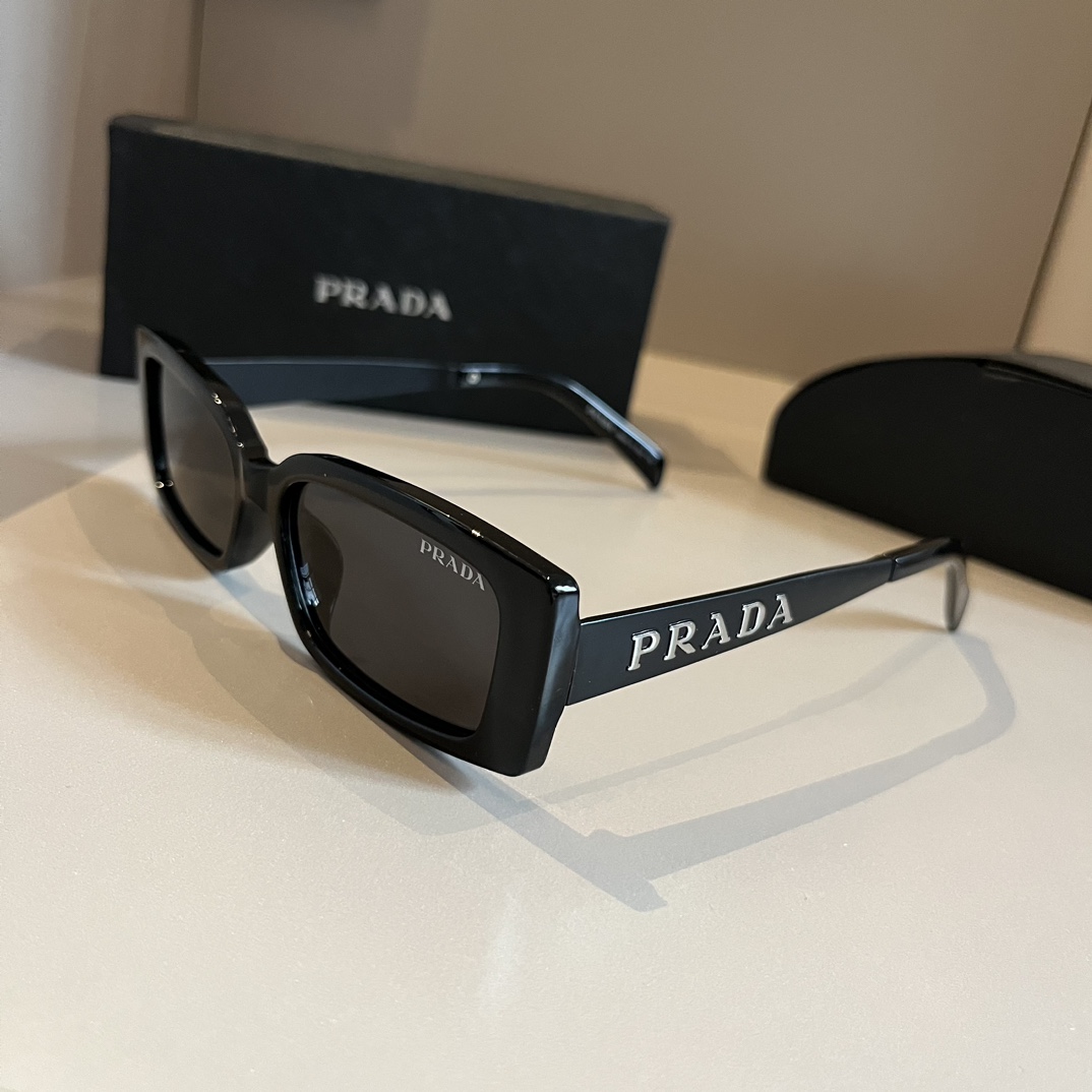 TOP PRADA Sunglasses - Black