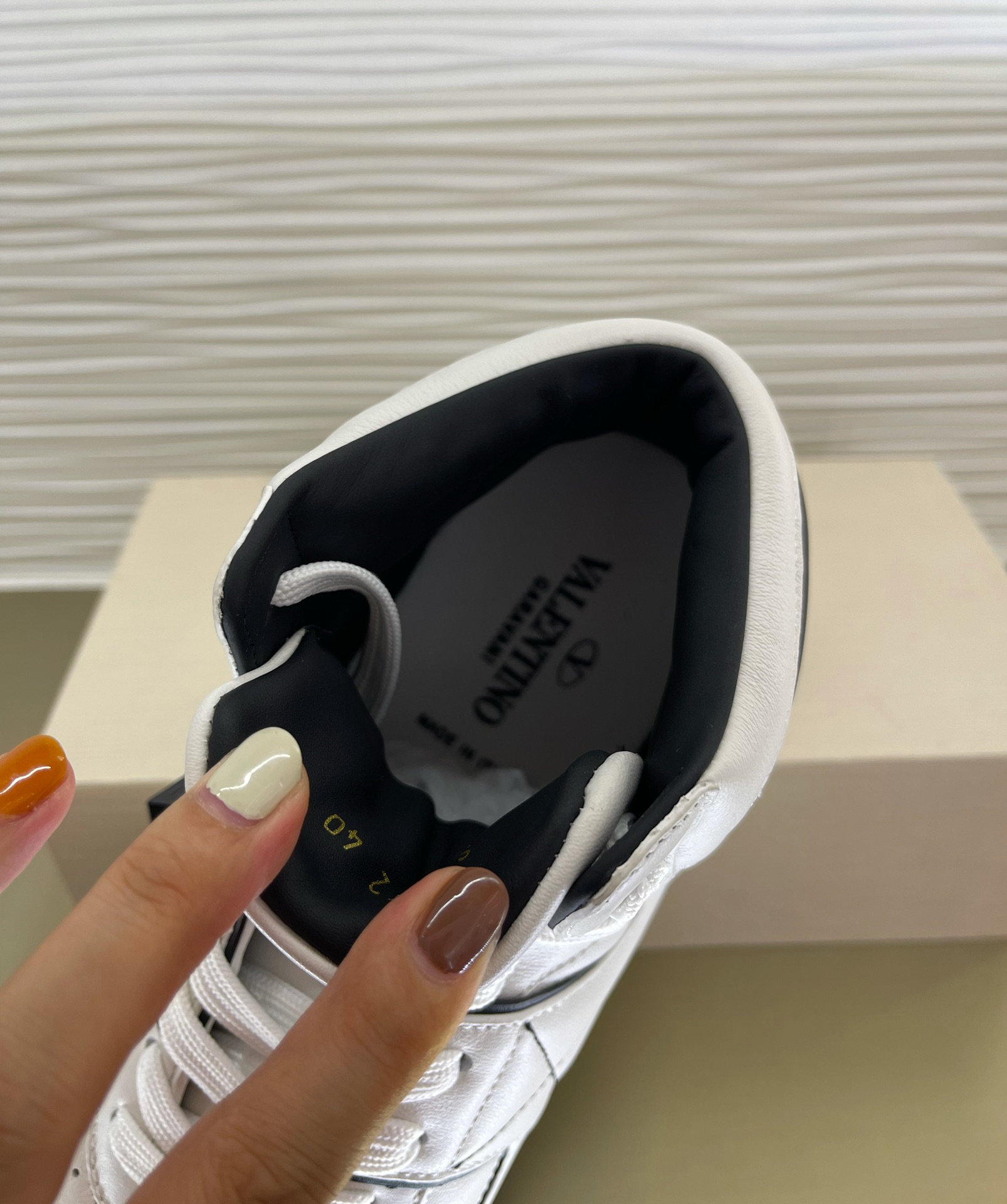 alentino Garavani One‑Stud High‑Top Sneakers, White‑Grey Color‑Block Grain Calf Leather Platform Casual Shoes for Men Women