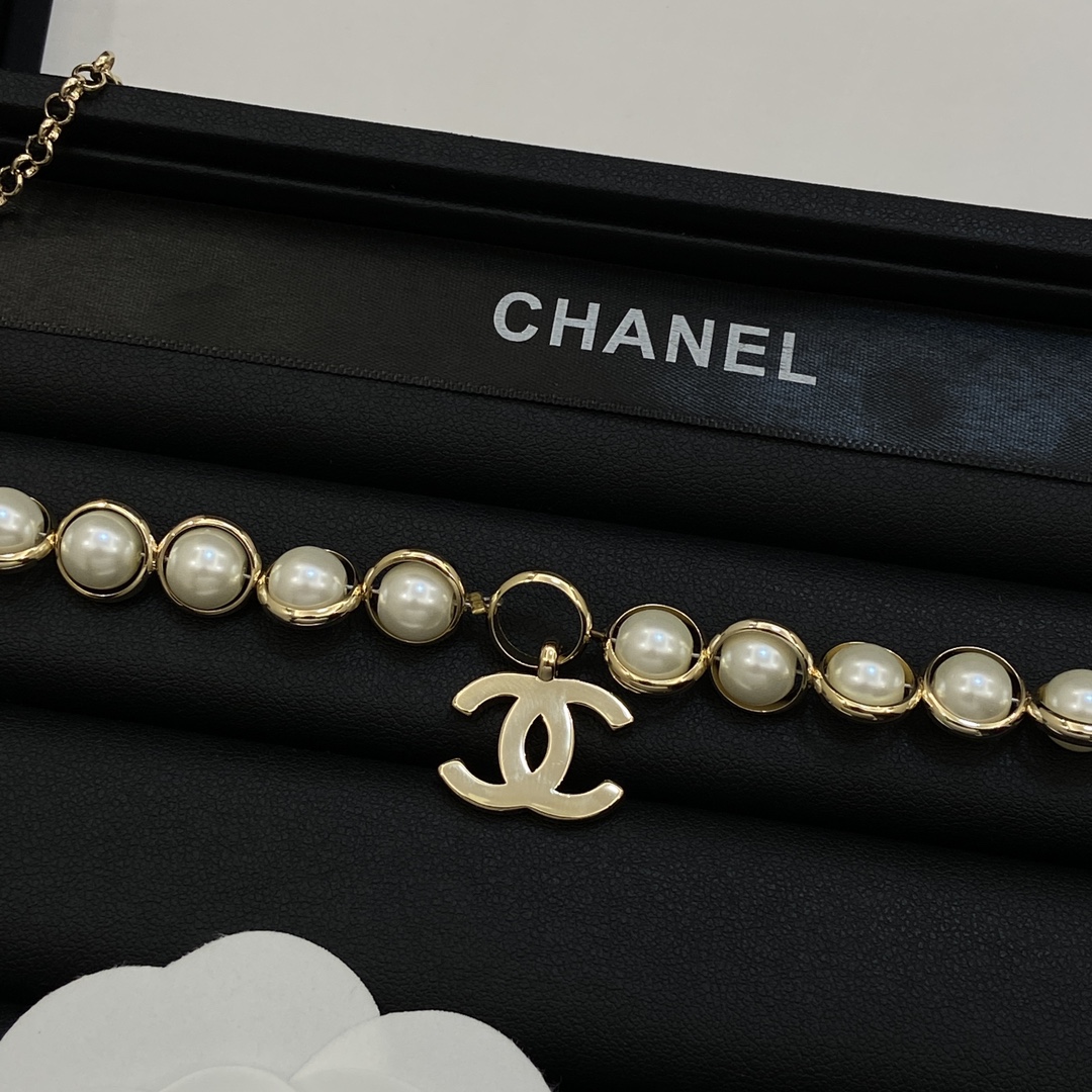 TOP CHANEL Pearl CC Necklace