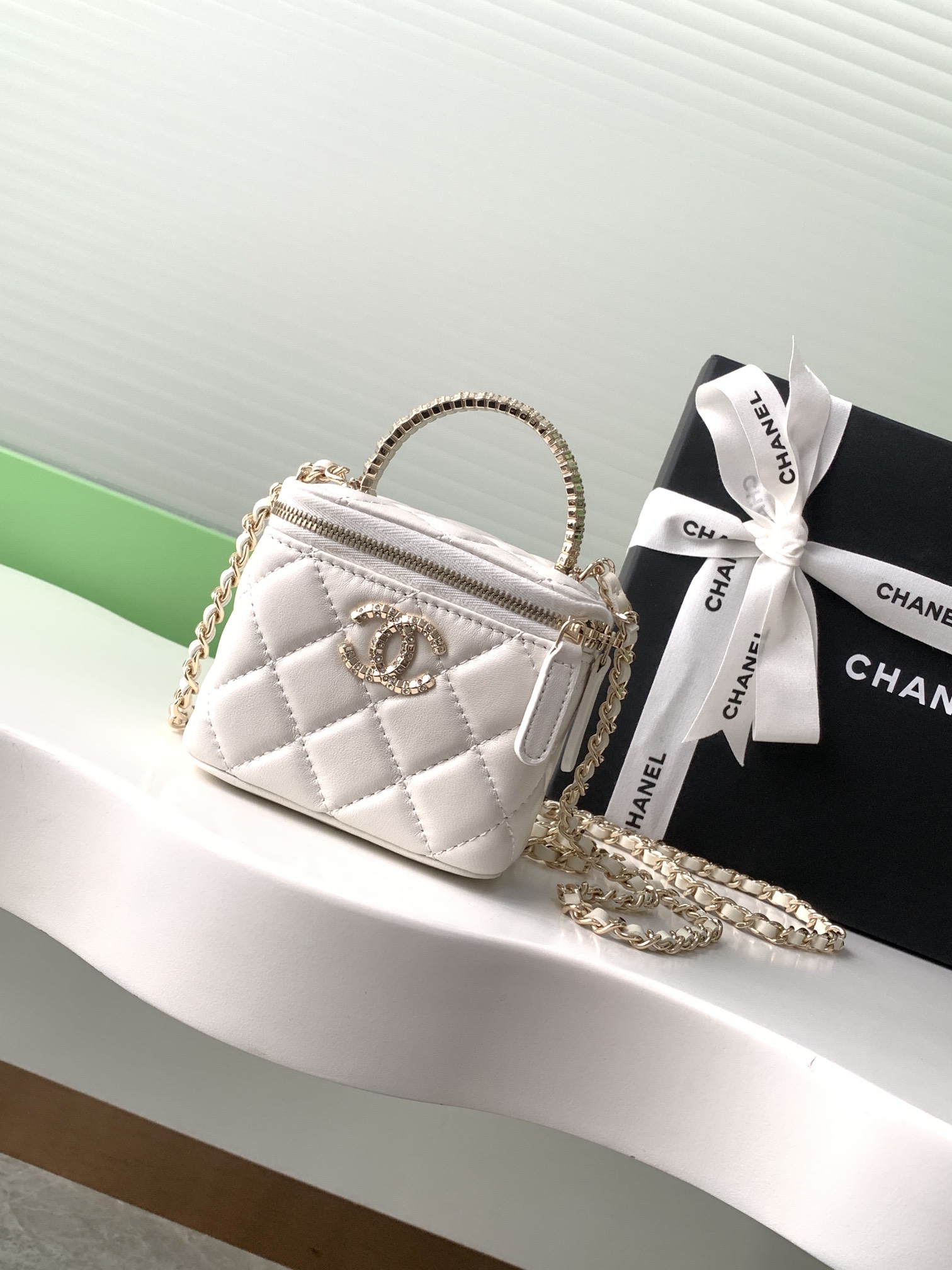 TOP CHANEL Vanity Case Lambskin with Diamonds Handle 8.5x11x7cm/9.5x17x8cm - 4 Color