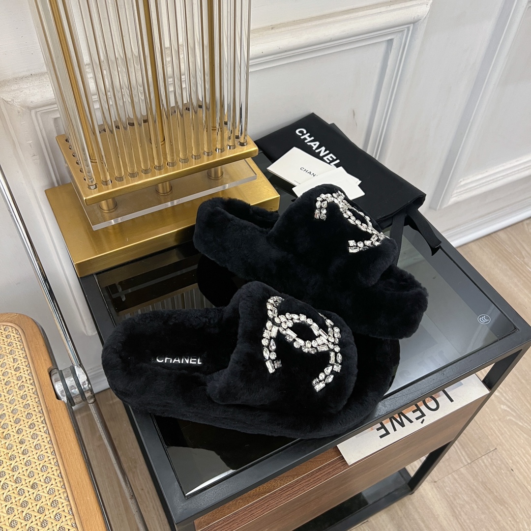 TOP CHANEL CC Rhinestone Thick-soled Furry Slippers - 5 Color