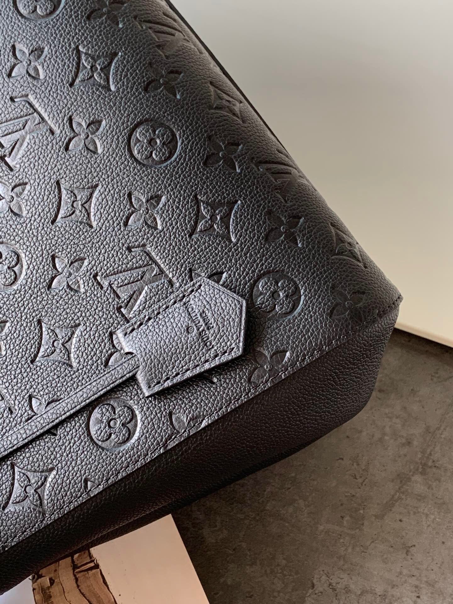 TOP Louis Vuitton LV LV Montaigne MM Empreinte Bag - BLACK