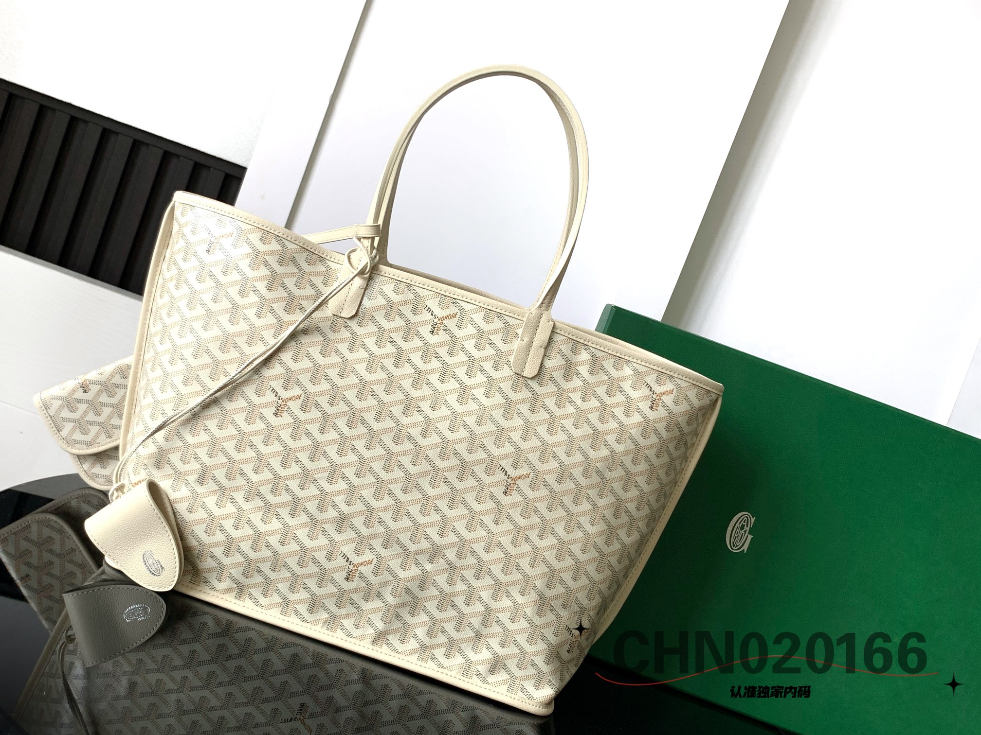 TOP Goyard Anjou  Seahorse Embroidery Tote Bag 28 x 15 x 47 cm- White