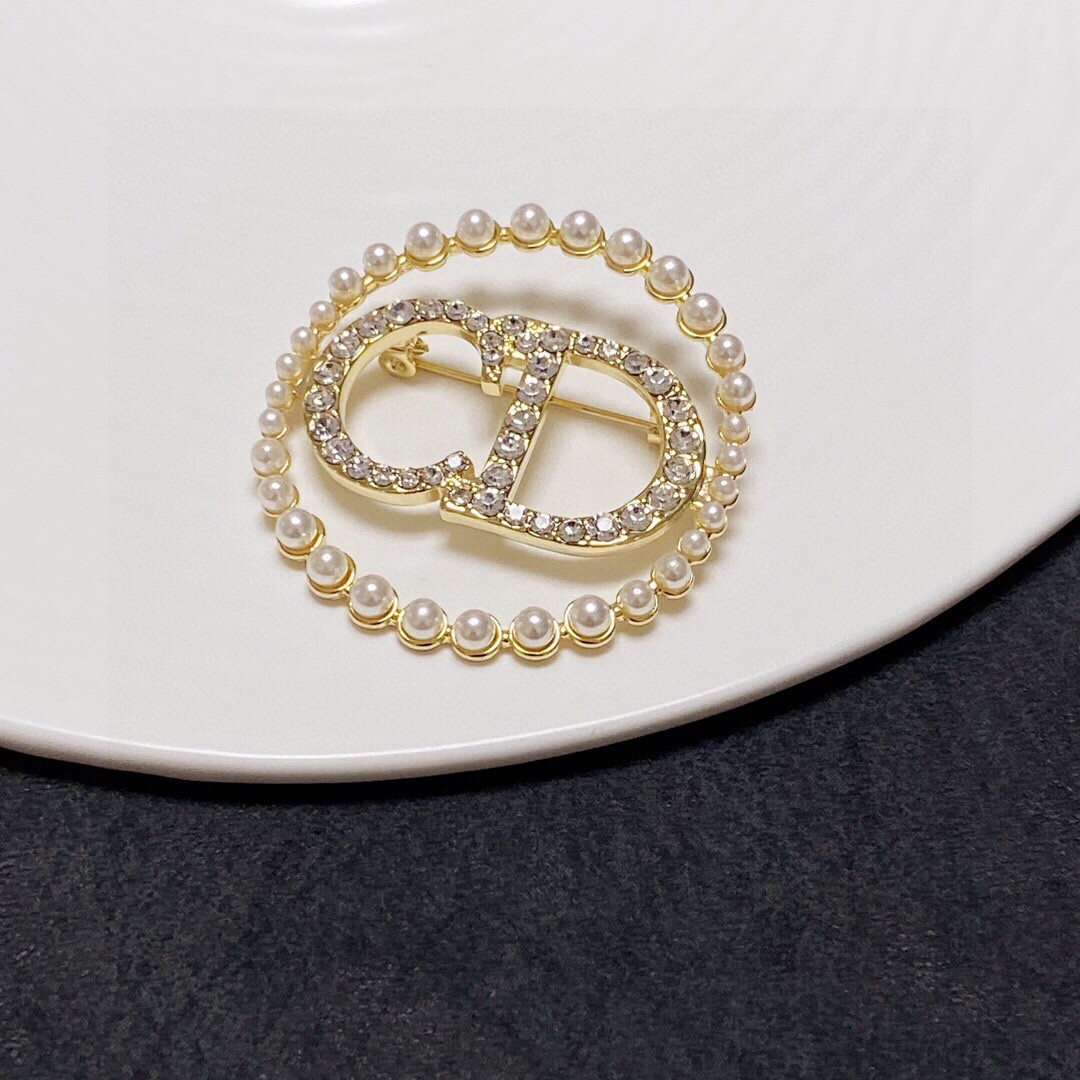 TOP Christian Dior CD letter brooch - Gold