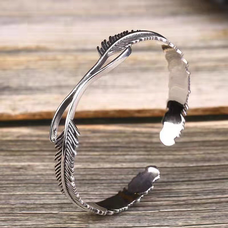TOP GUCCI Feather Cuff Bracelet