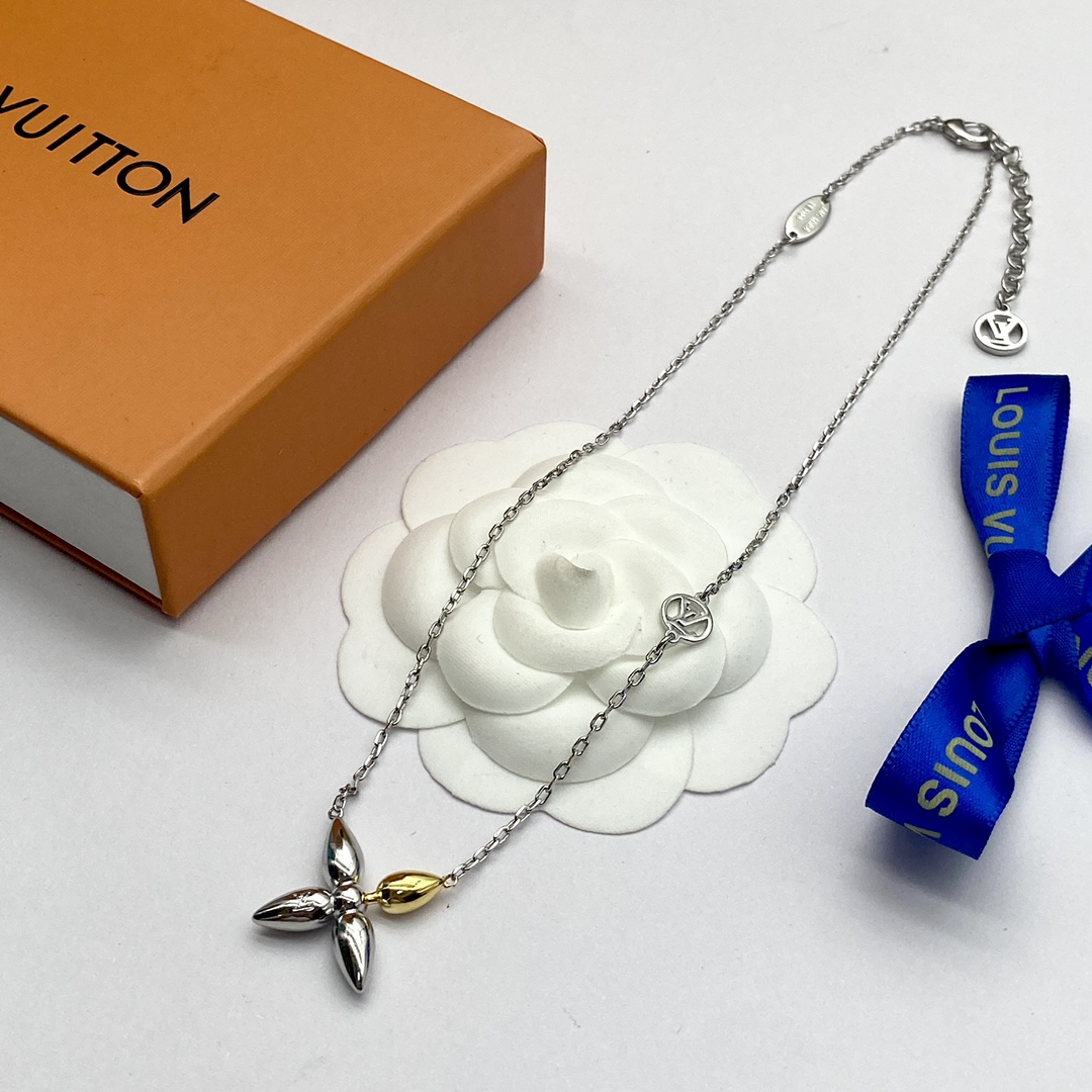 TOP Louis Vuitton LV Blossom Necklace Bracelet Set