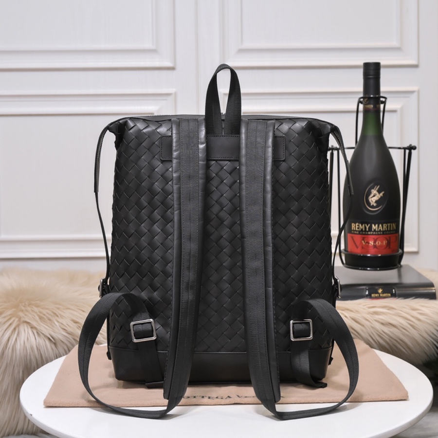 TOP Bottega Veneta Handwoven Cowhide Backpack- Black