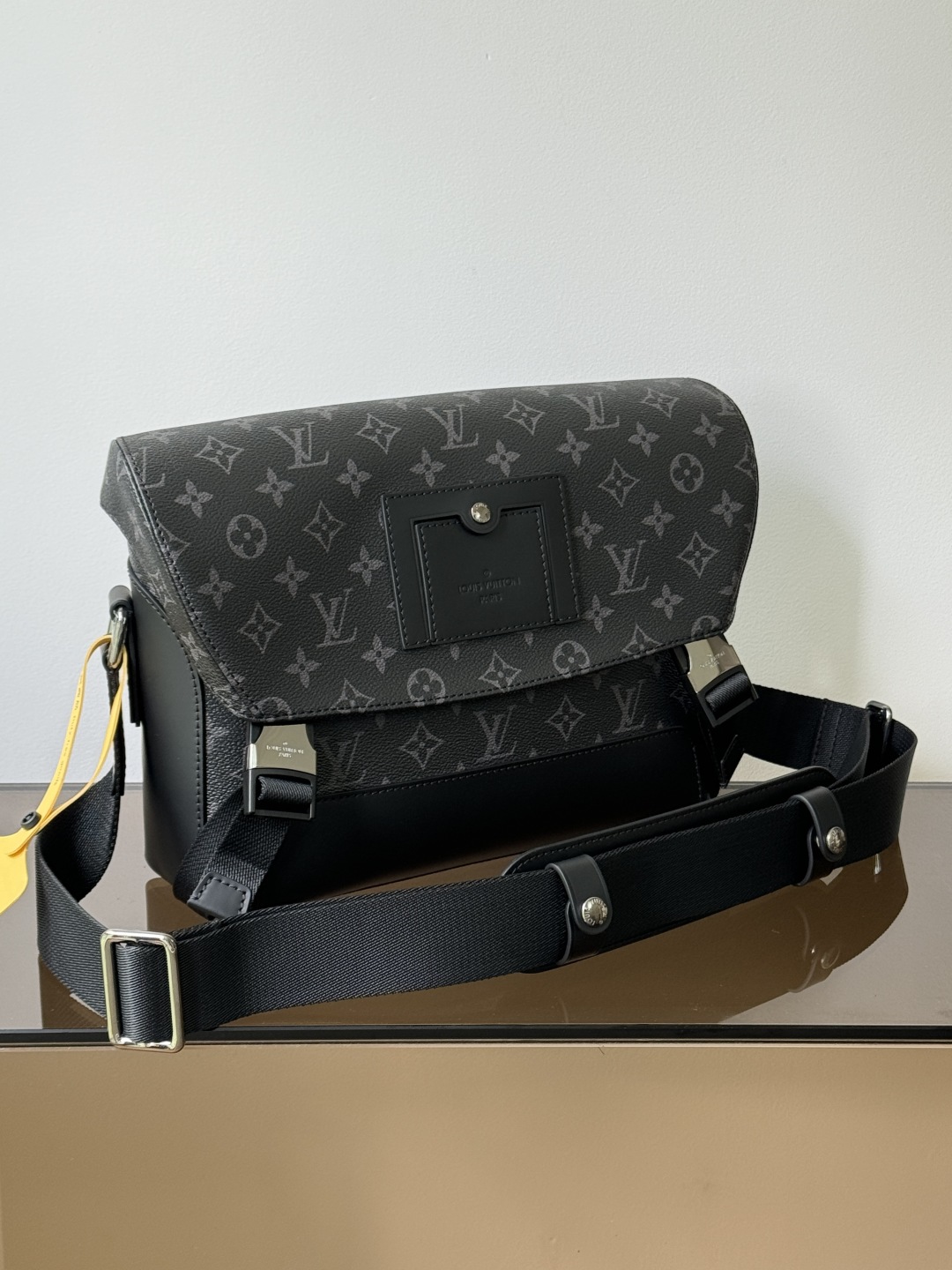 TOP Louis Vuitton LV Pochette Voyage Bag 33✖️22.5✖️11cm - Black