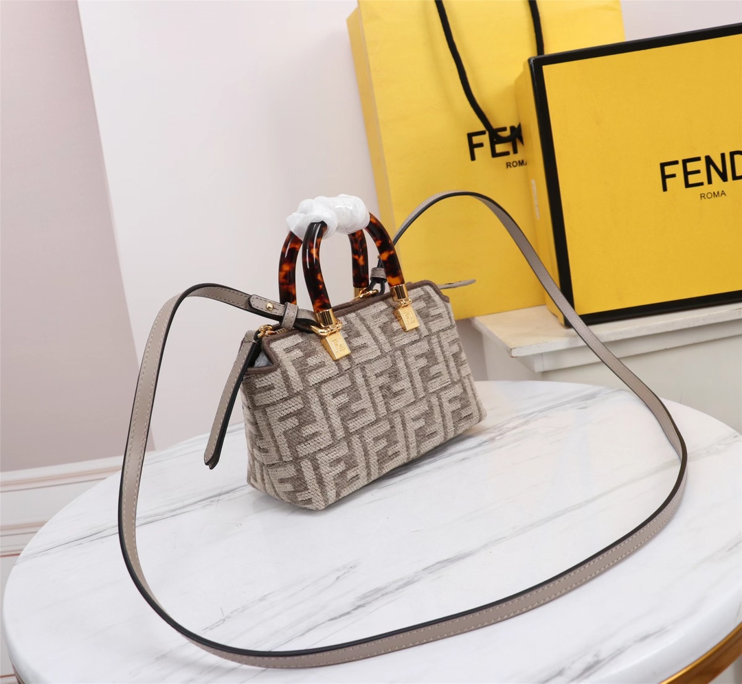 TOP FENDI Cowhide Boston Bags - 17×18×8cm - GHW