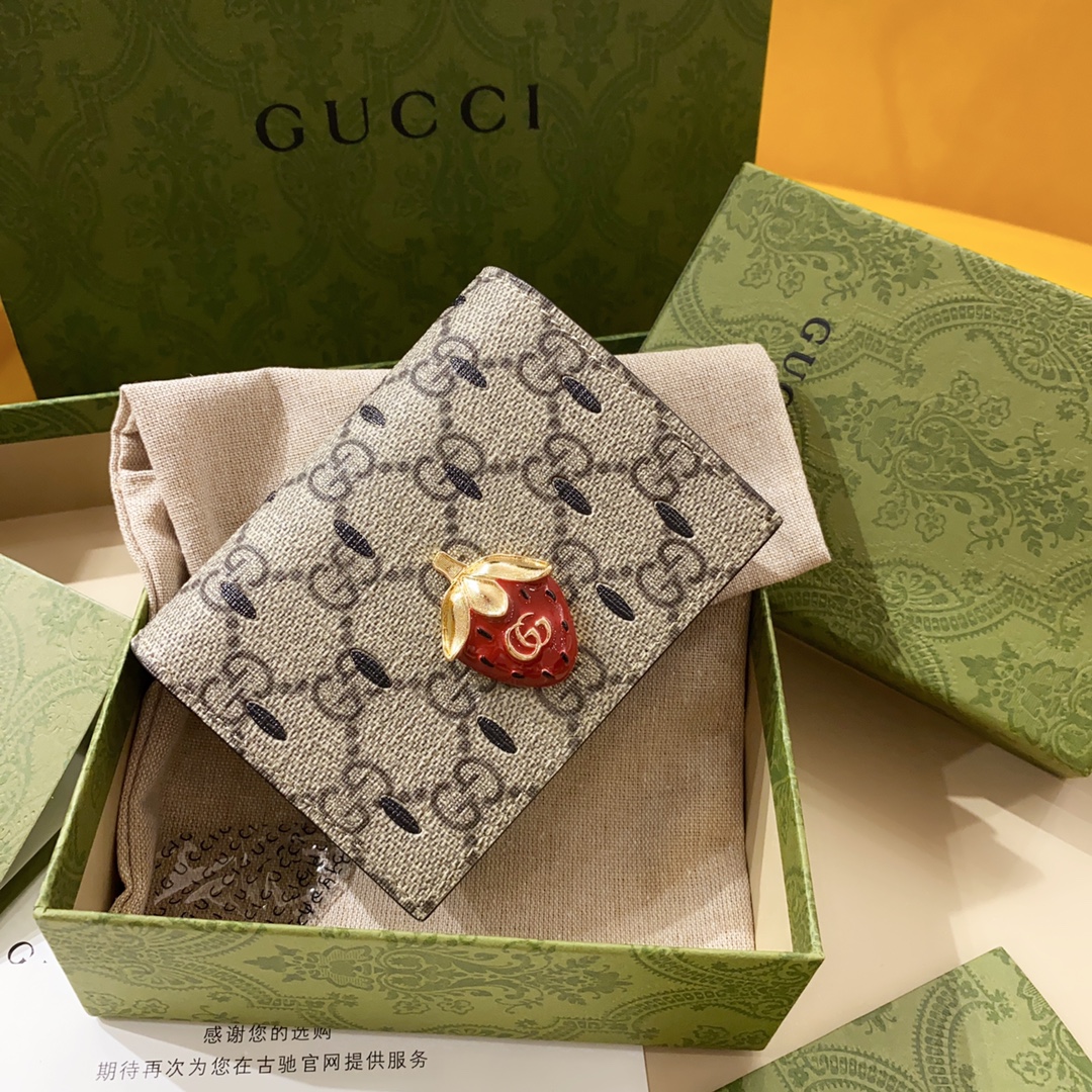 TOP GUCCI Strawberry Card Case Wallet 11.5x8x3 cm