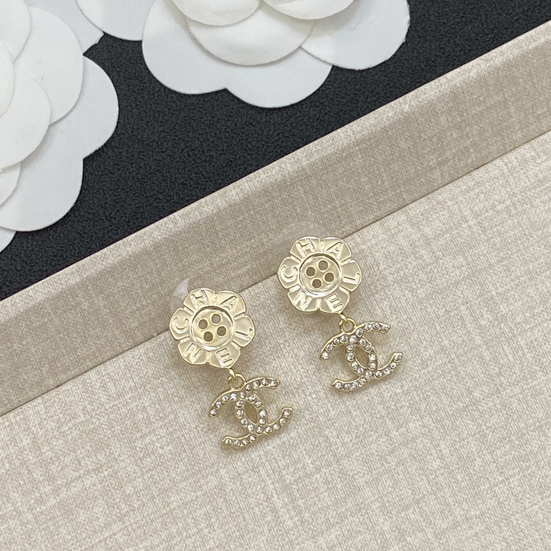 TOP CHANEL CC Earrings - Gold