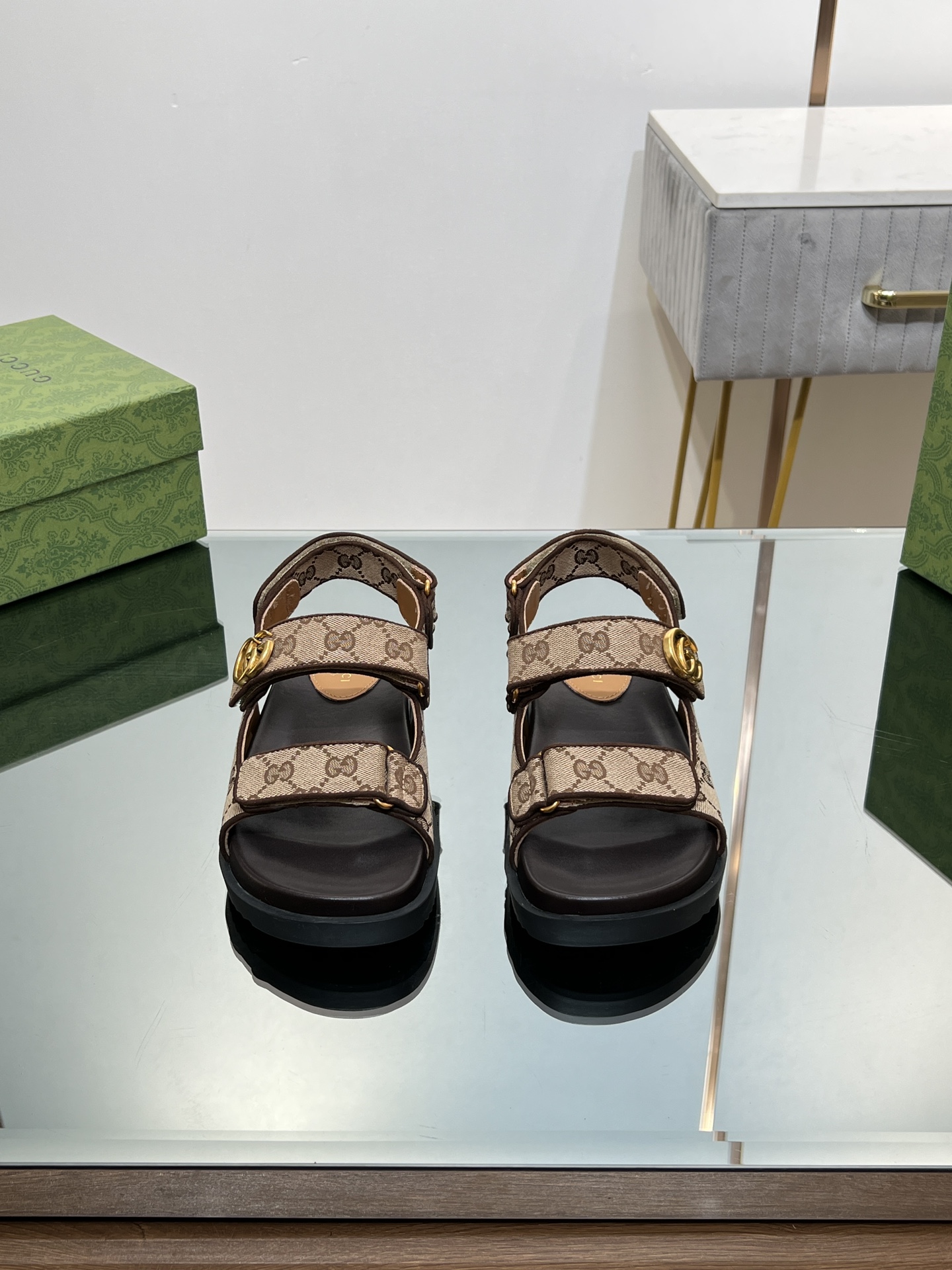 TOP GUCCI Classic Monogram Beach Sandals - Brown