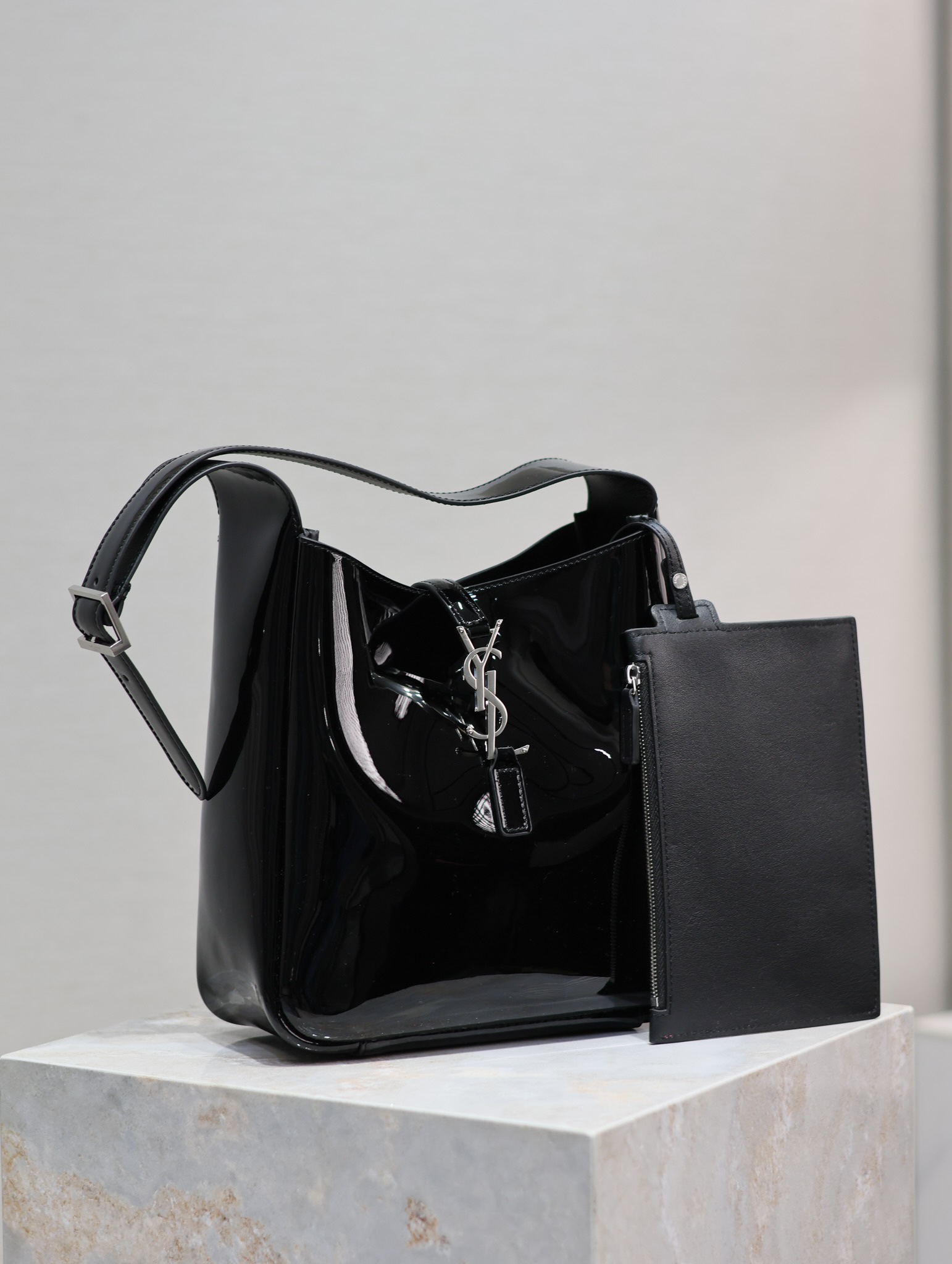 TOP Yves Saint Laurent YSL Patent Leather Le 5A7 Bag 23×22×8.5cm - Black&SHW