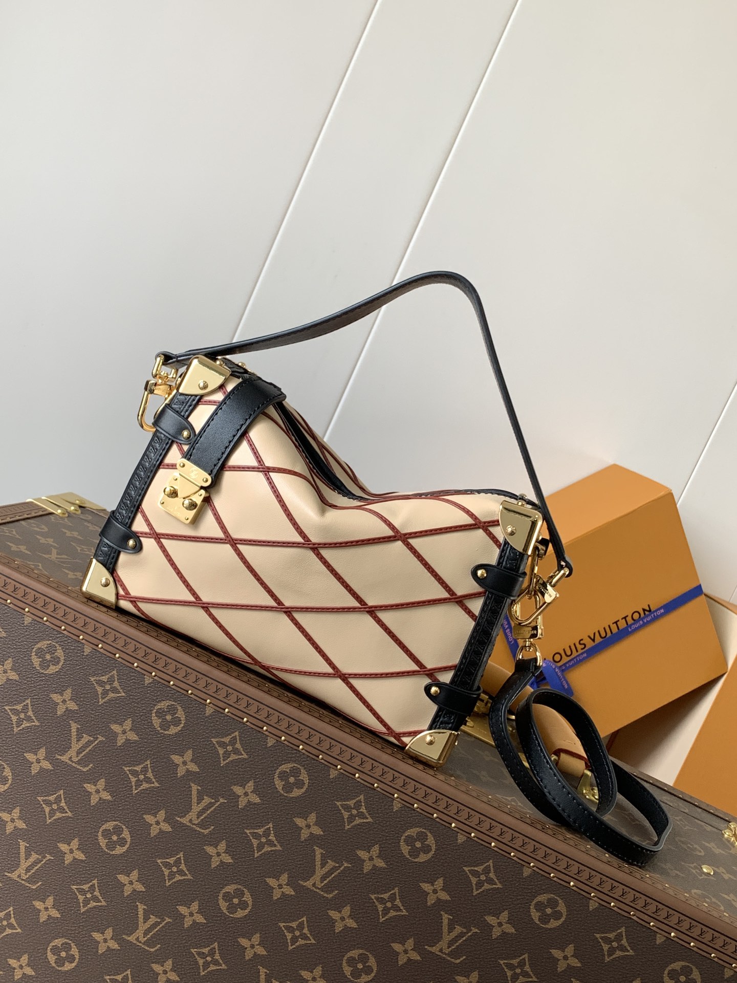 TOP Louis Vuitton LV Side Trunk Handbag  18 x 12.5 x 8cm - Apricot