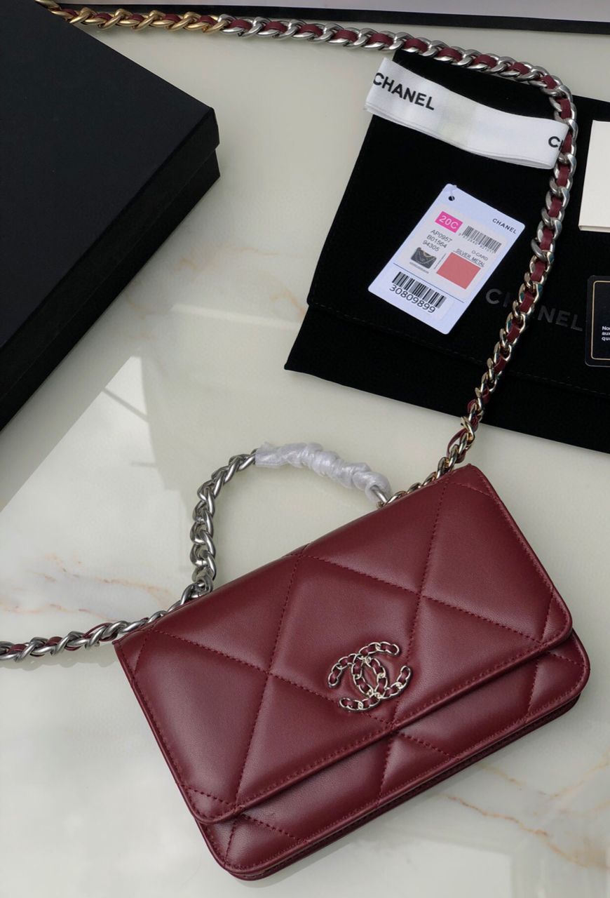 TOP CHANEL 19 WOC Bag Quilted - Burgundy & SHW